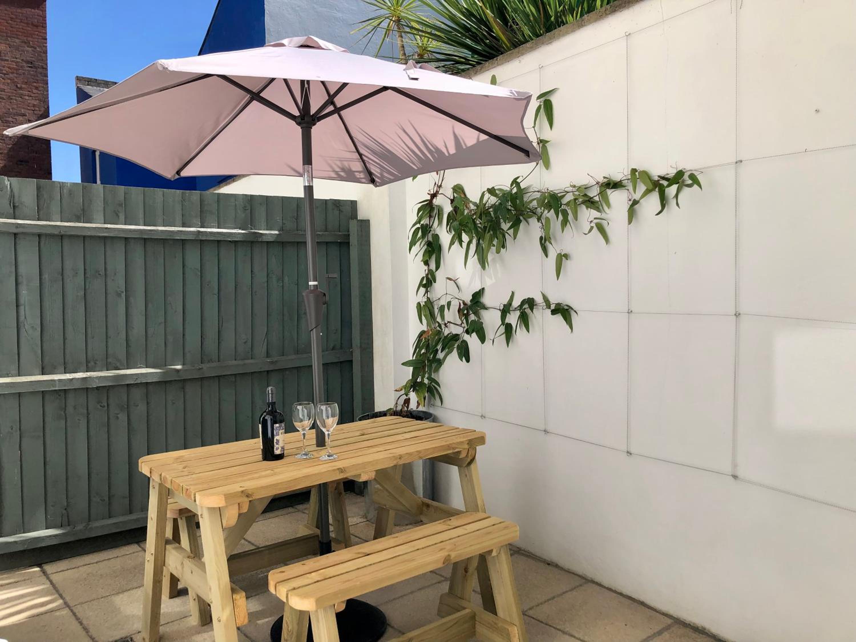 Cosy cottage, short walk to Southbourne beach and restaurants view 3
