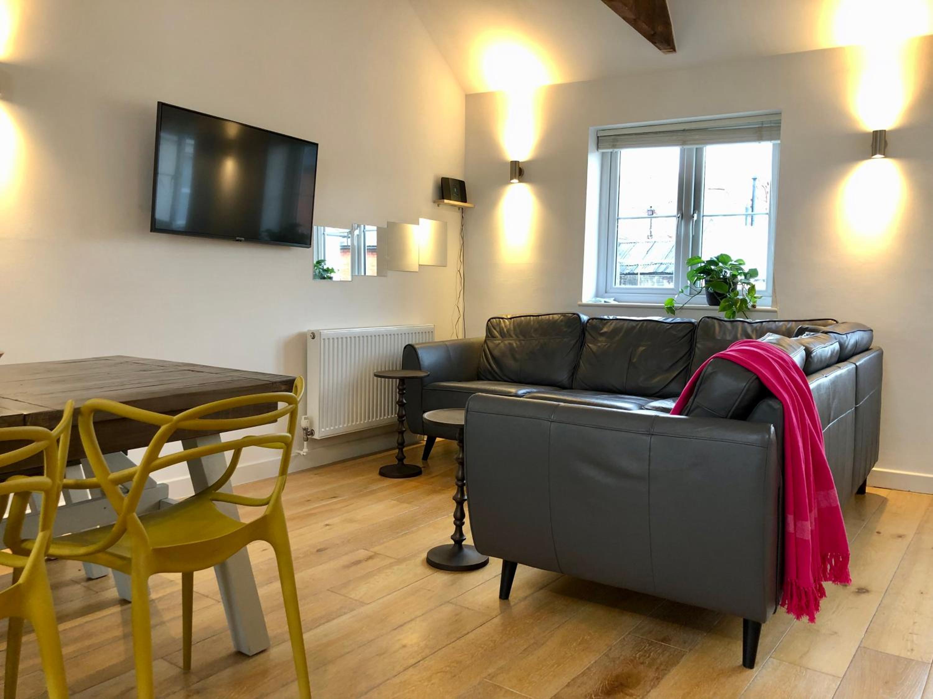 Cosy cottage, short walk to Southbourne beach and restaurants view 2