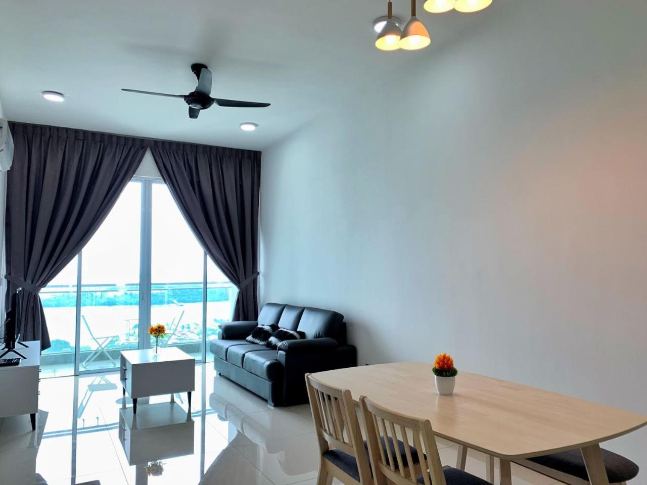 Paragon Suite Homestay by Antlerzone