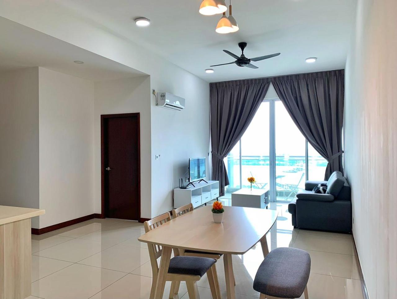 Paragon Suite Homestay by Antlerzone