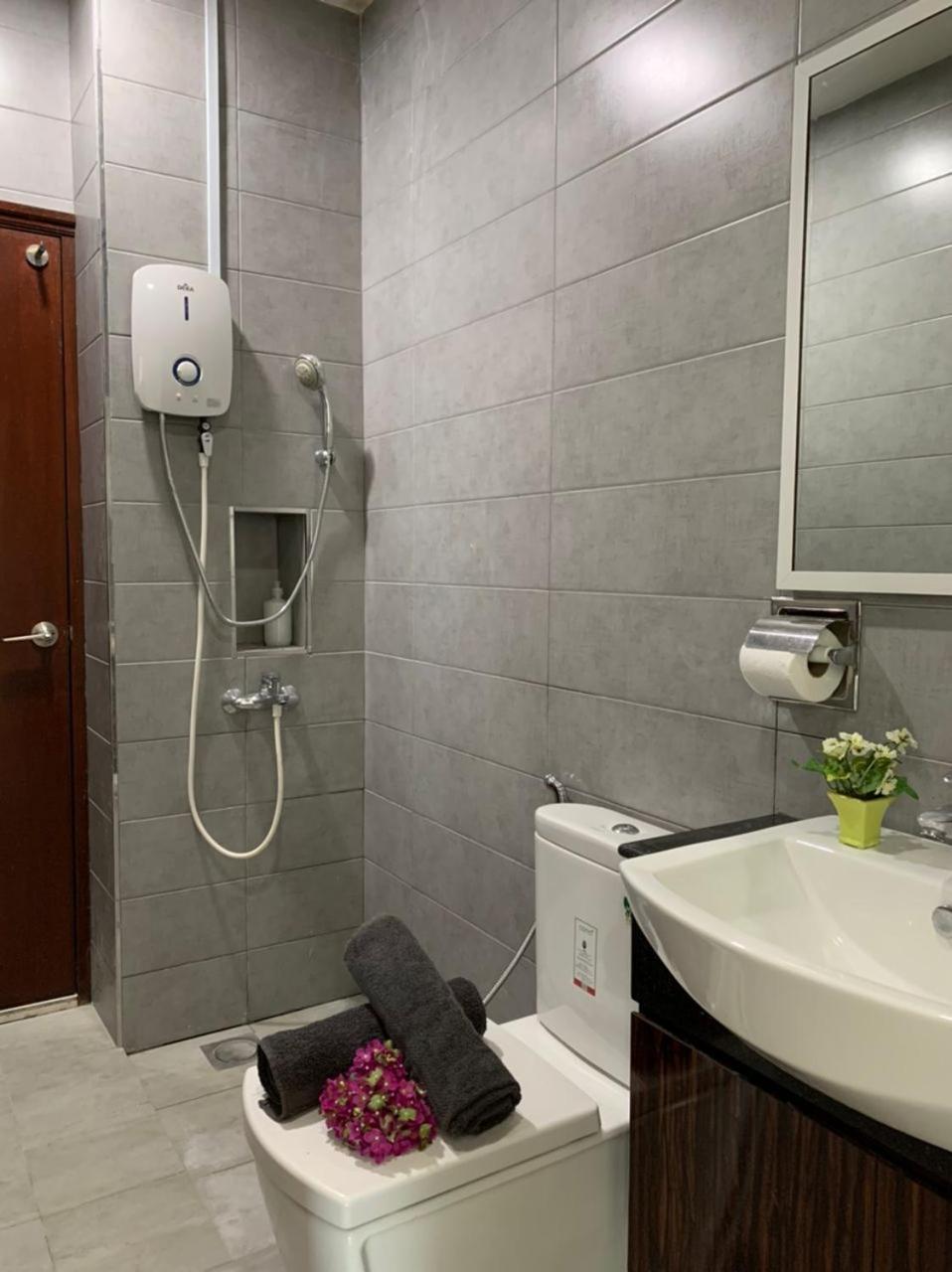 Paragon Suite Homestay by Antlerzone