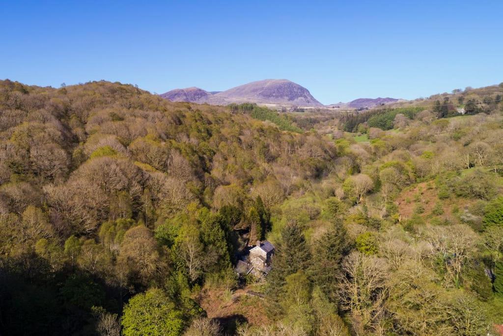 Luxurious Riverside Cottage in Snowdonia National Park