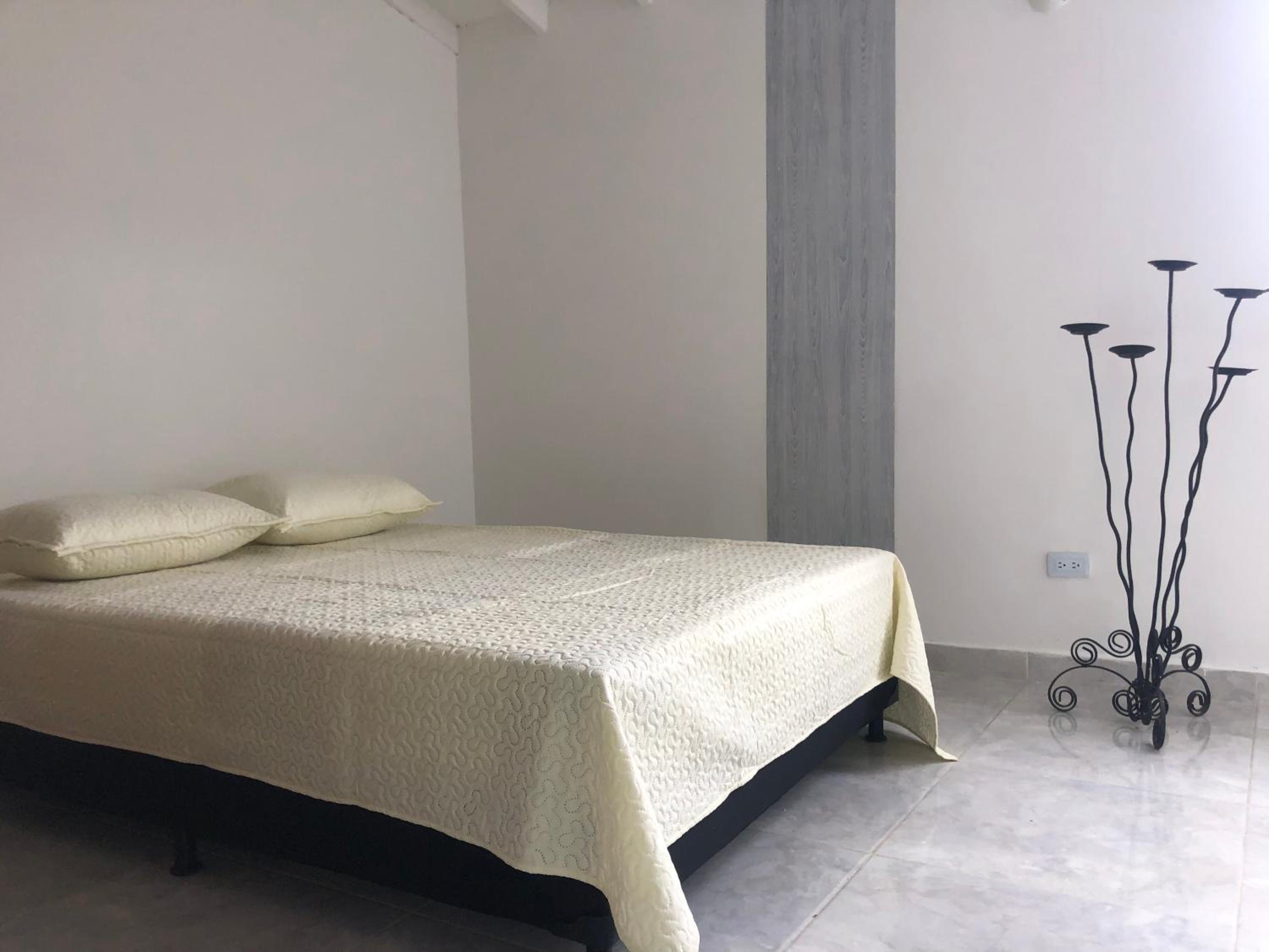 Céntrico apartamento y bien ubicado en laureles apto 401 view 3