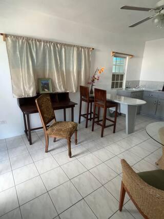 Edwards Guesthouse - Image 4