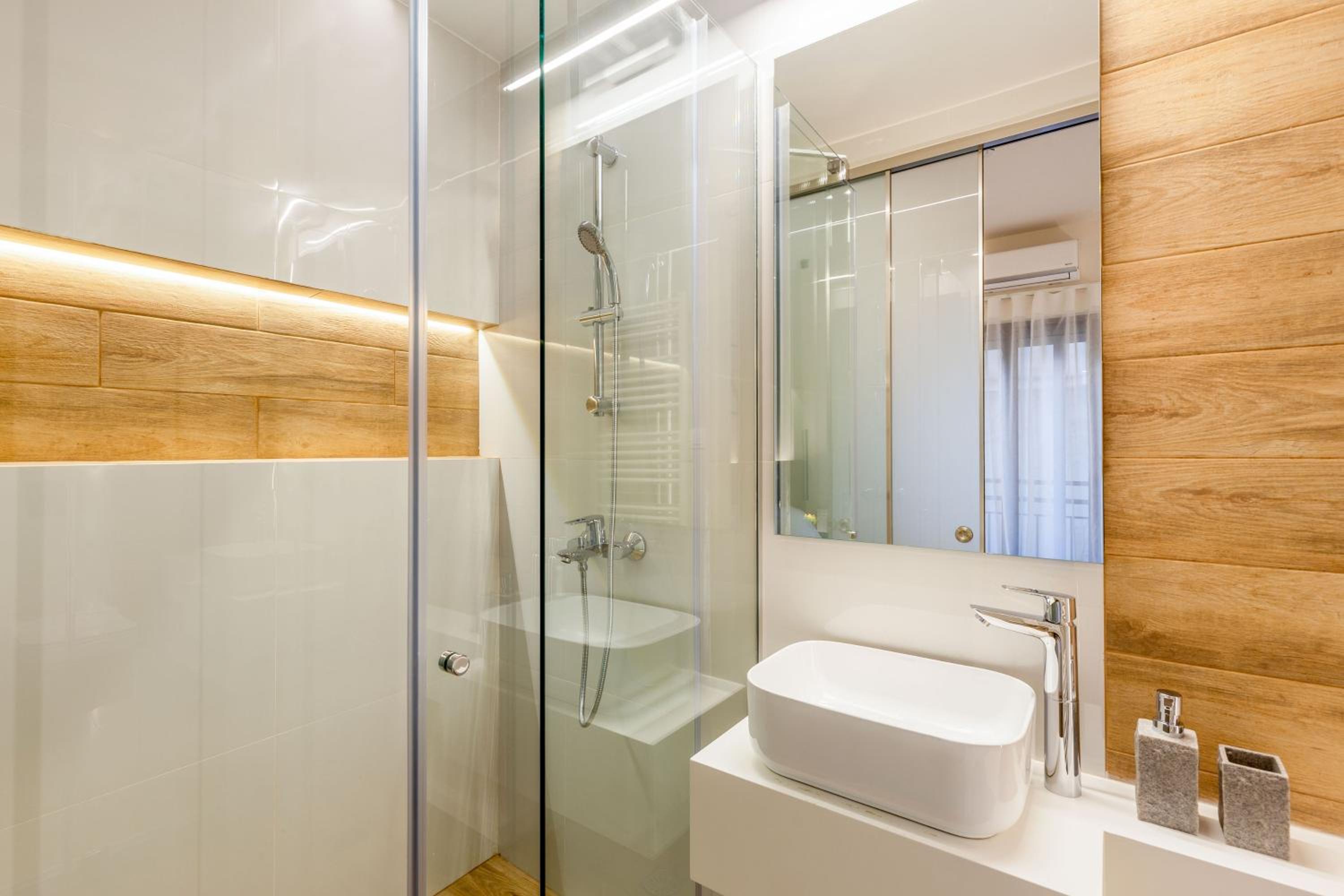 IO SUITES