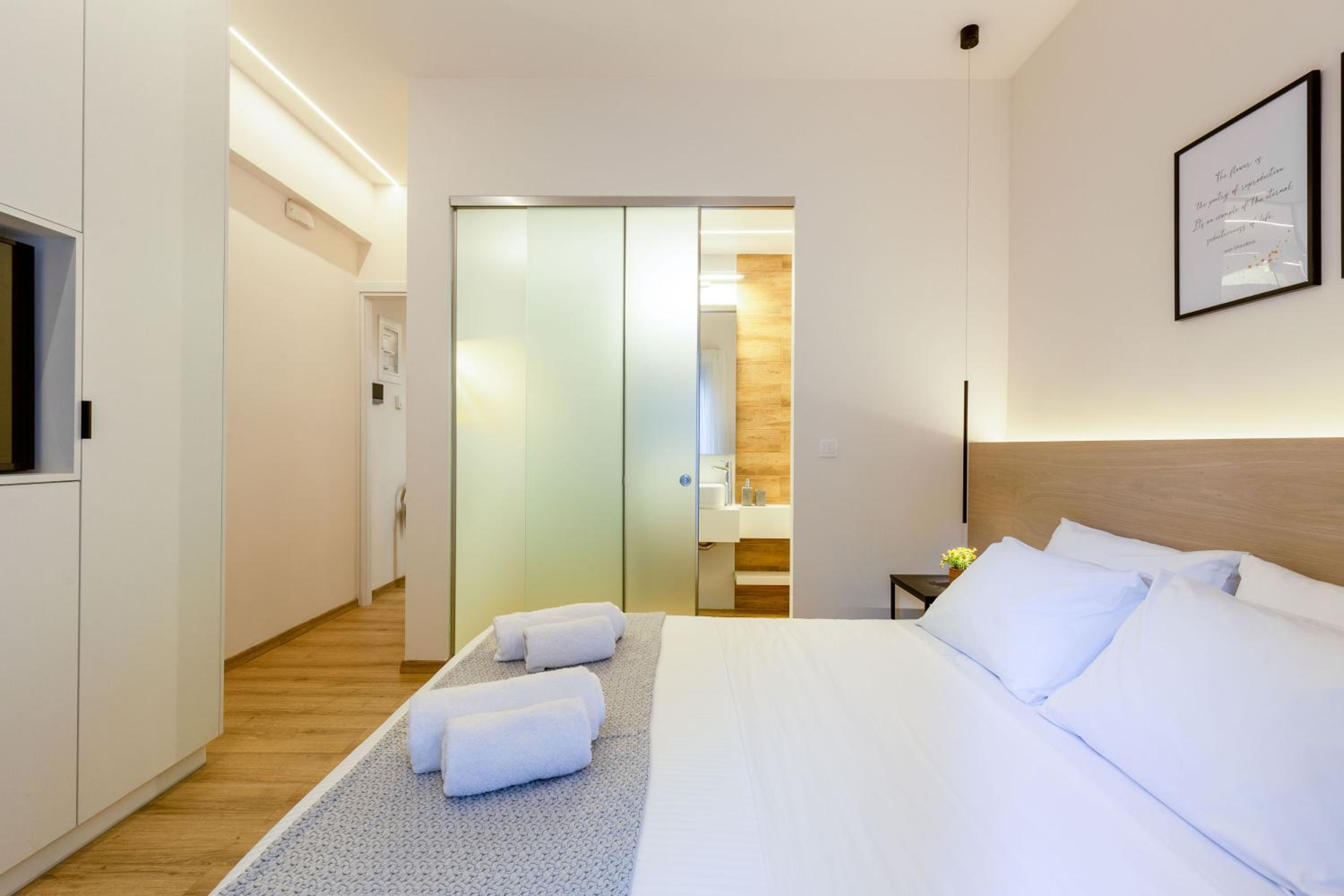 IO SUITES