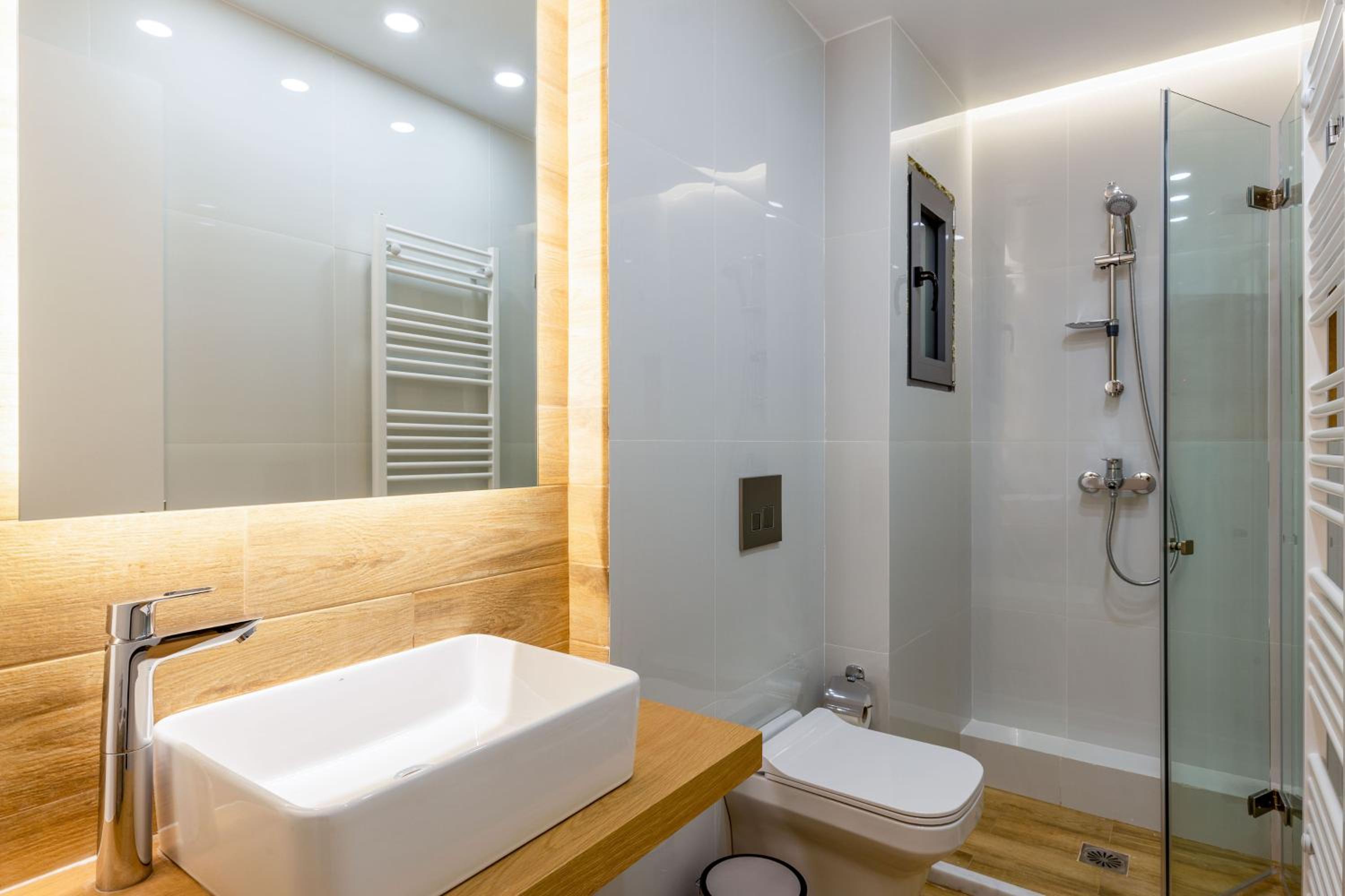 IO SUITES