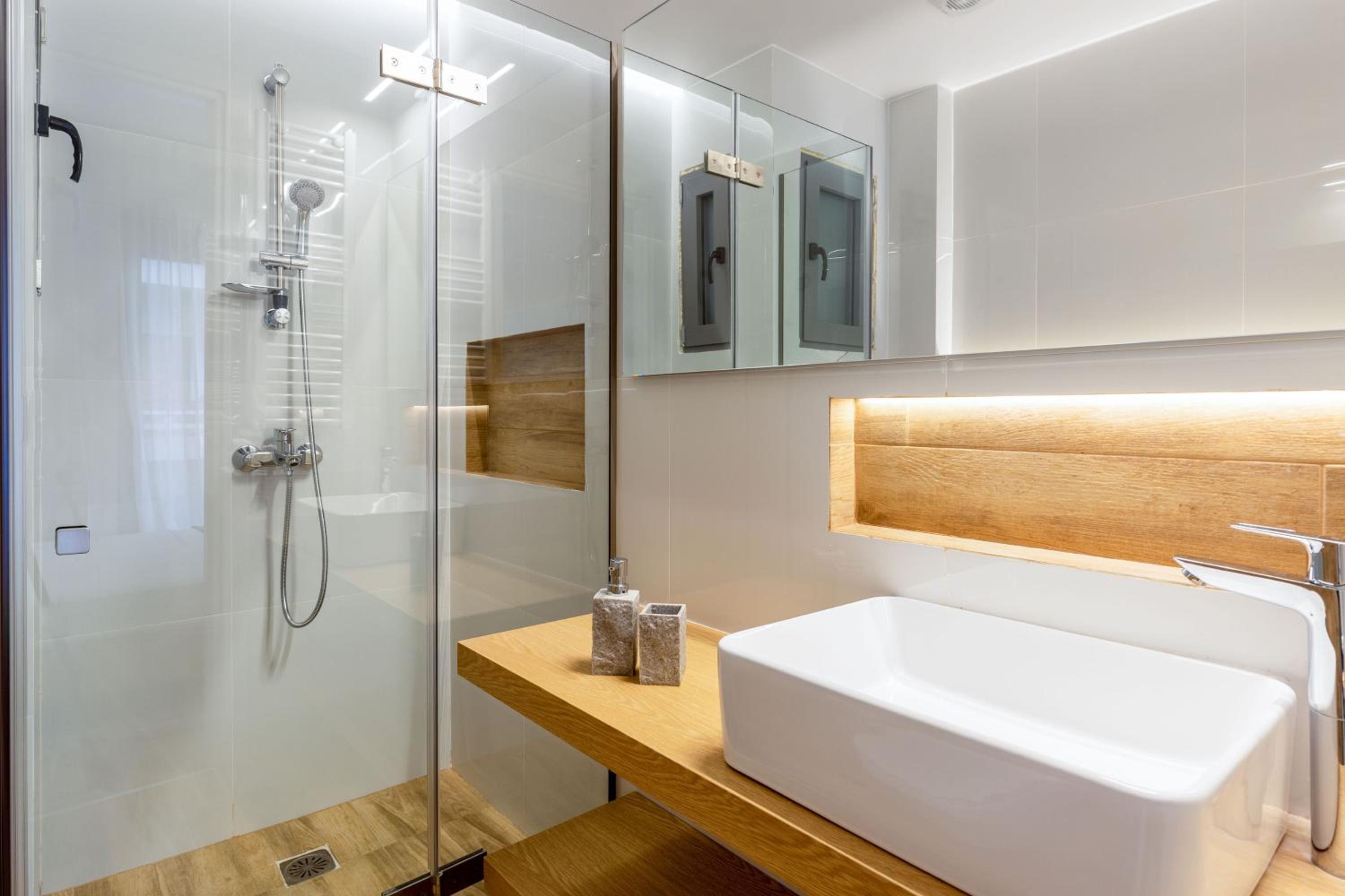 IO SUITES