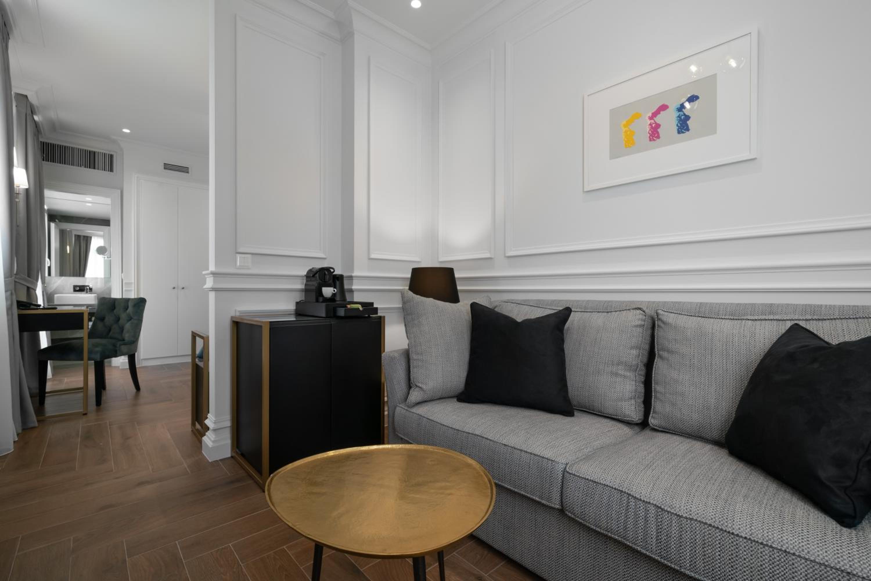 Praxitelous Luxury Suites