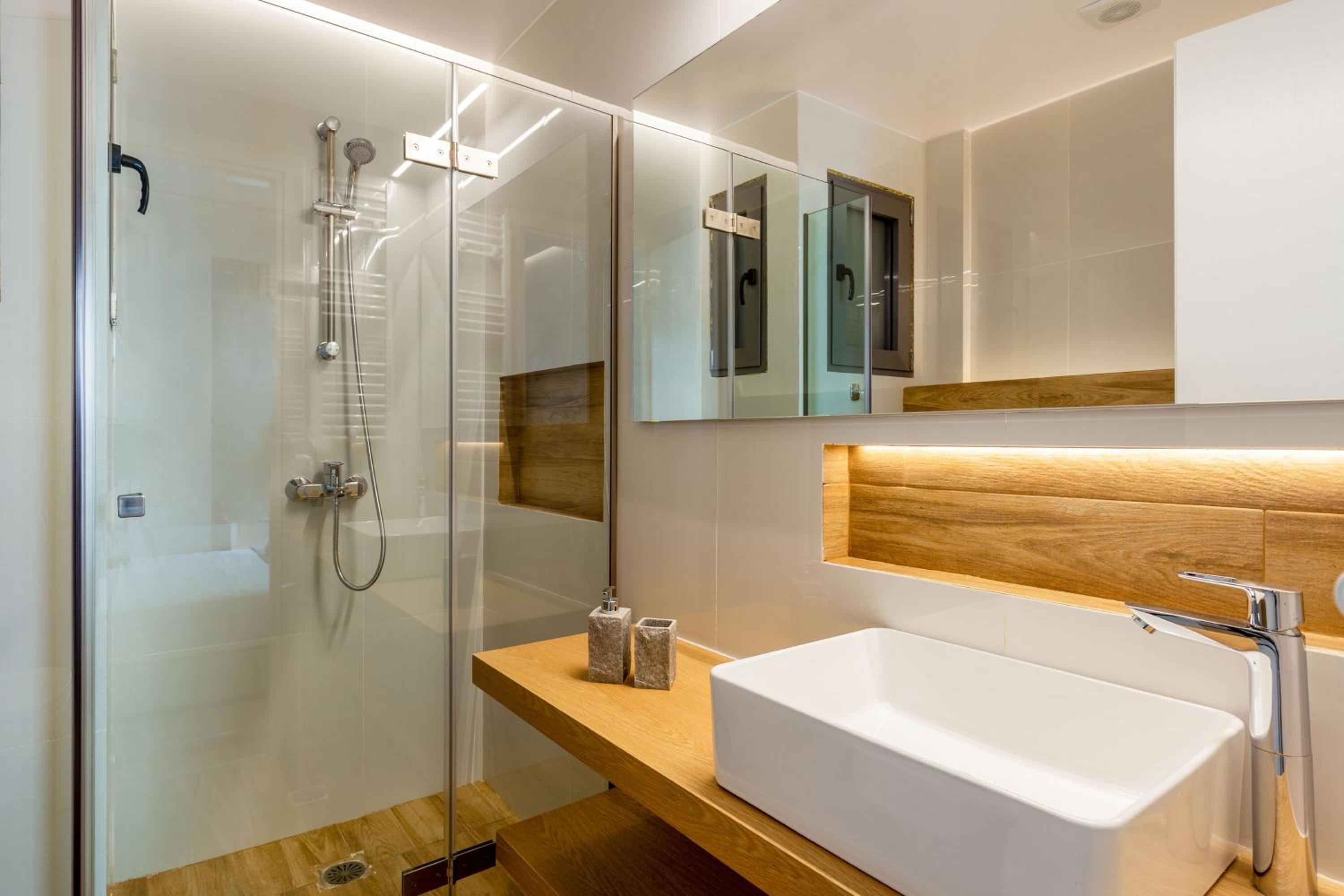 IO SUITES