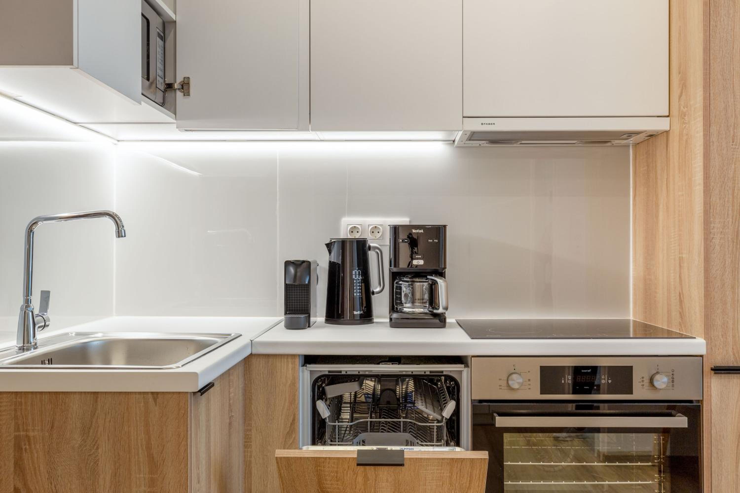 IO SUITES