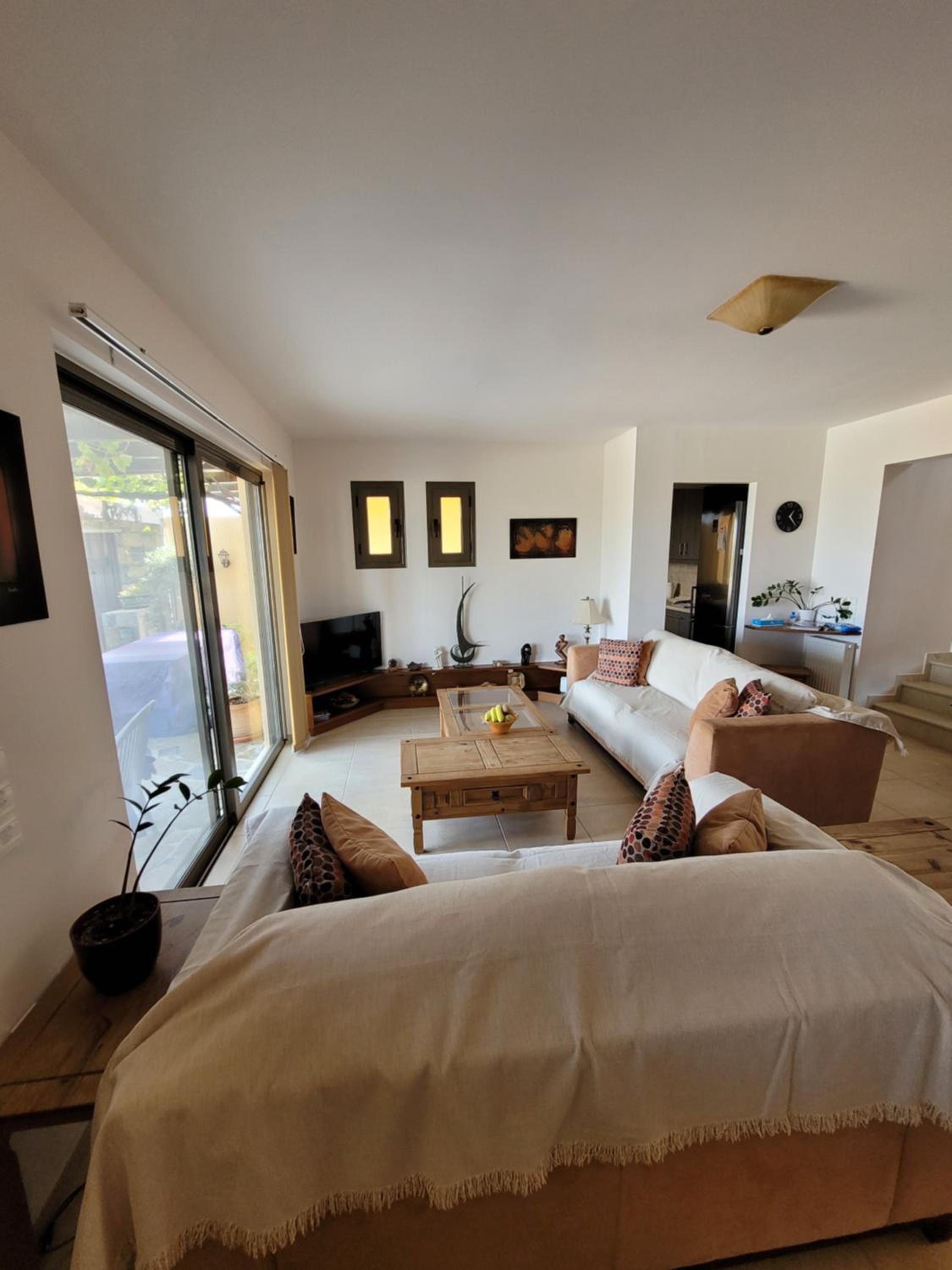 Villa Azure Sea, Istron