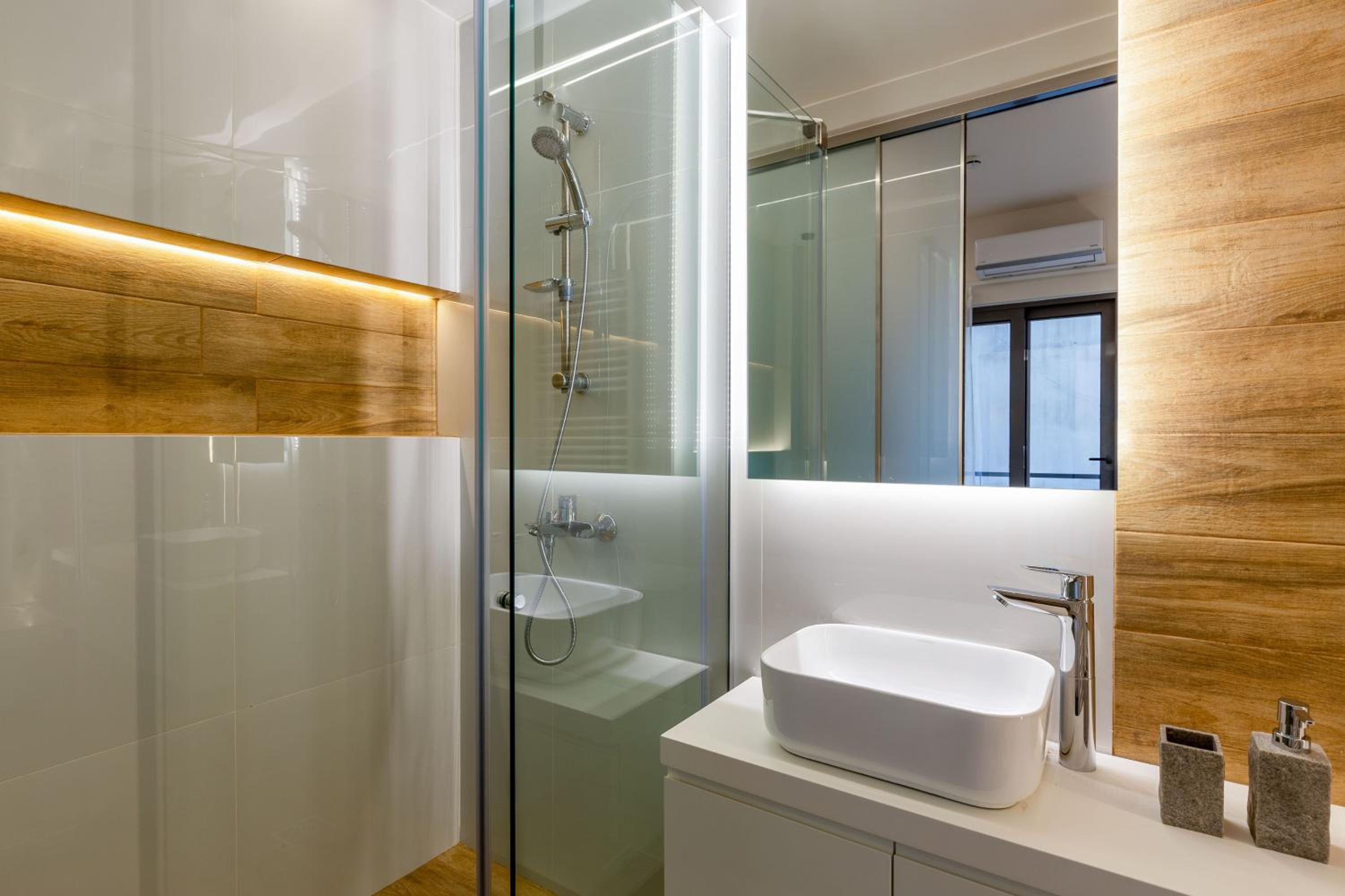 IO SUITES