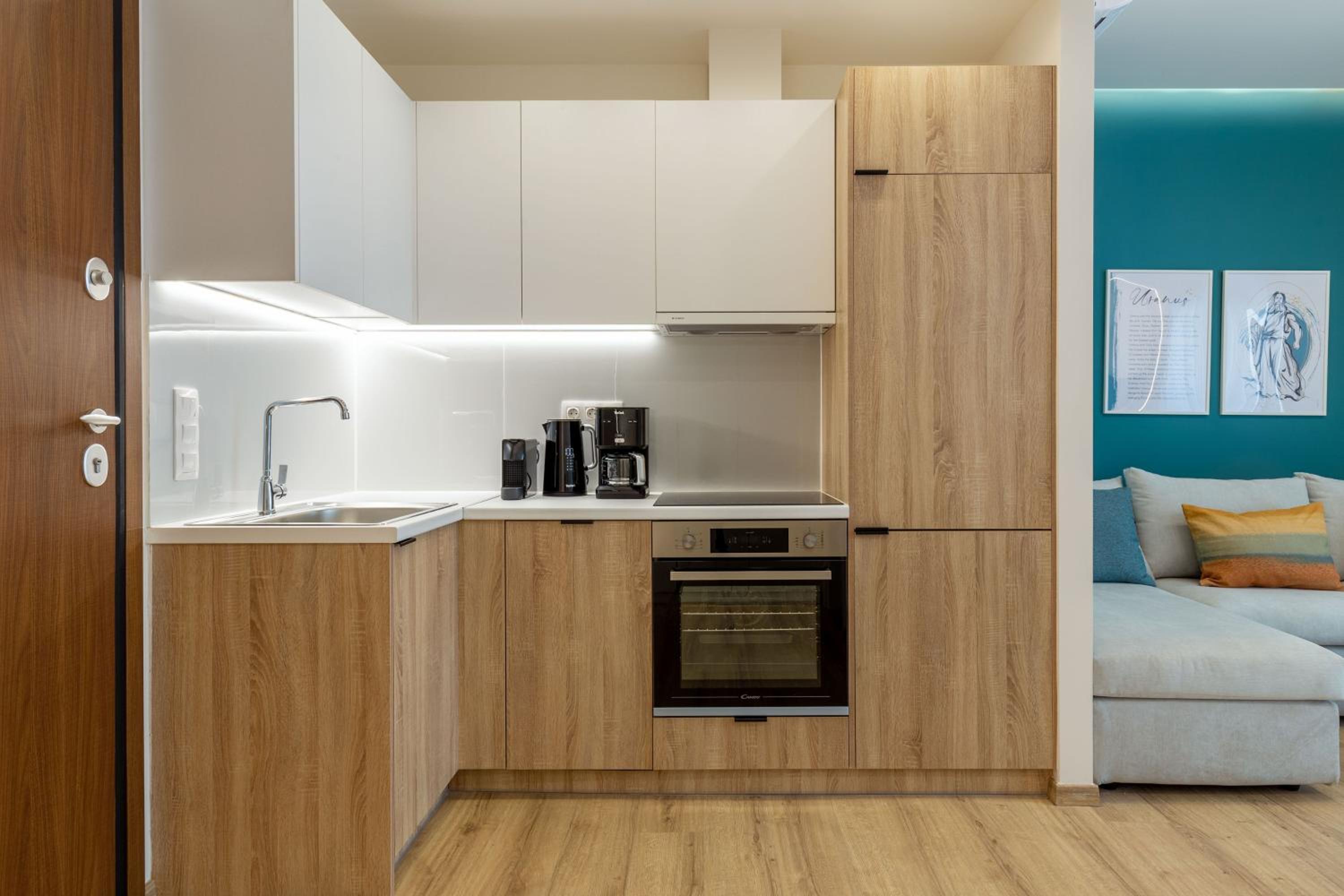 IO SUITES