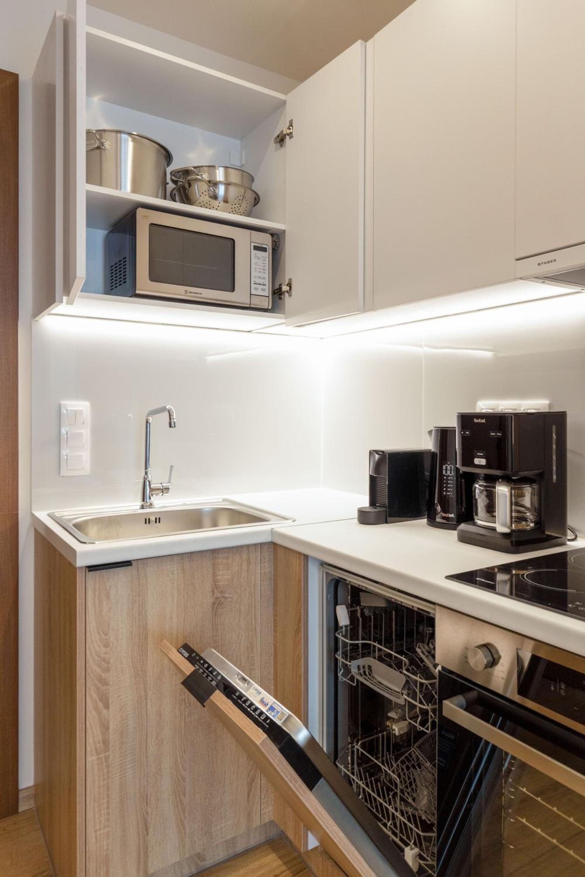 IO SUITES