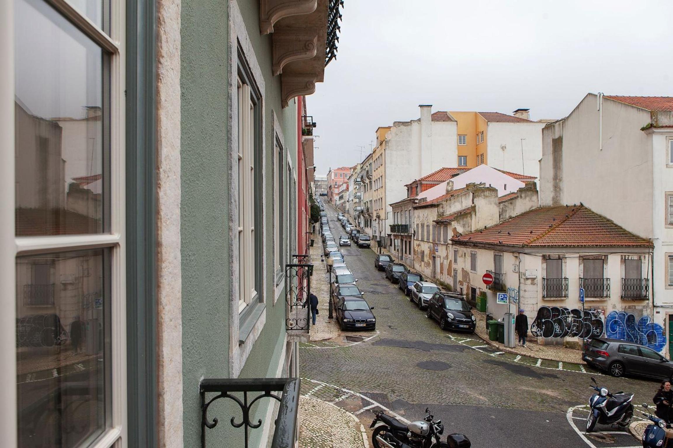 Charming 2BDR Apartment in Lapa by LovelyStay
