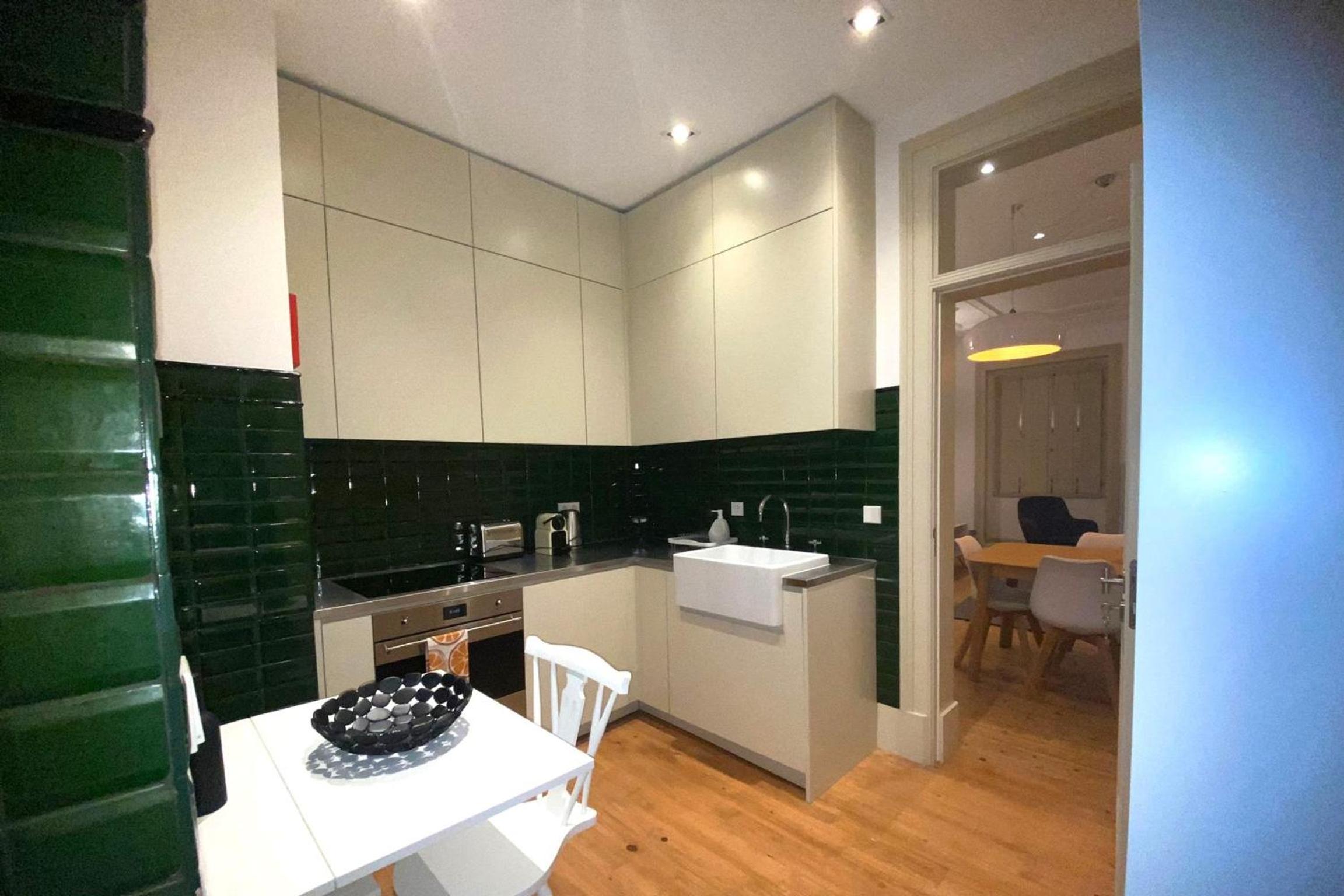 Charming 2BDR Apartment in Lapa by LovelyStay