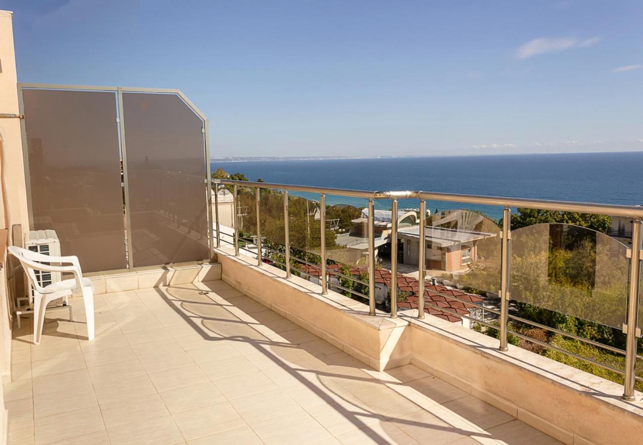 Spacious 3BD Flat with Large Terrace & Sea View by Flat Mаnager view 5