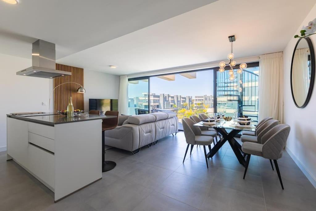 The Golden Oasis Penthouse photo 2
