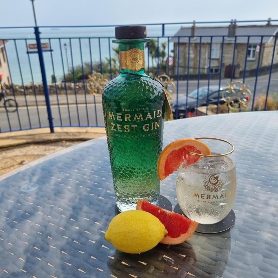 bar
