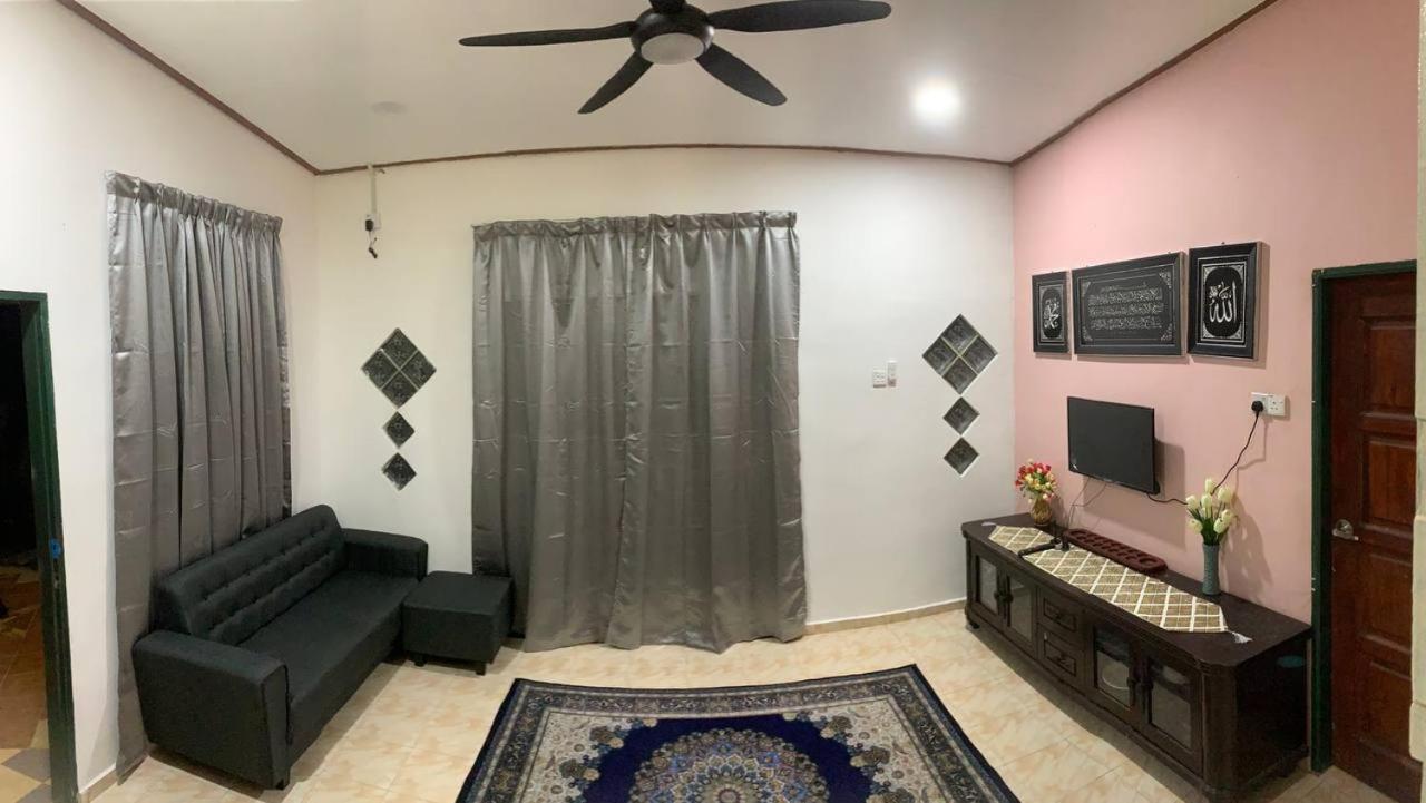 Lavender Homestay Desa Chendering 3 bedrooms Kuala Terengganu photo 5