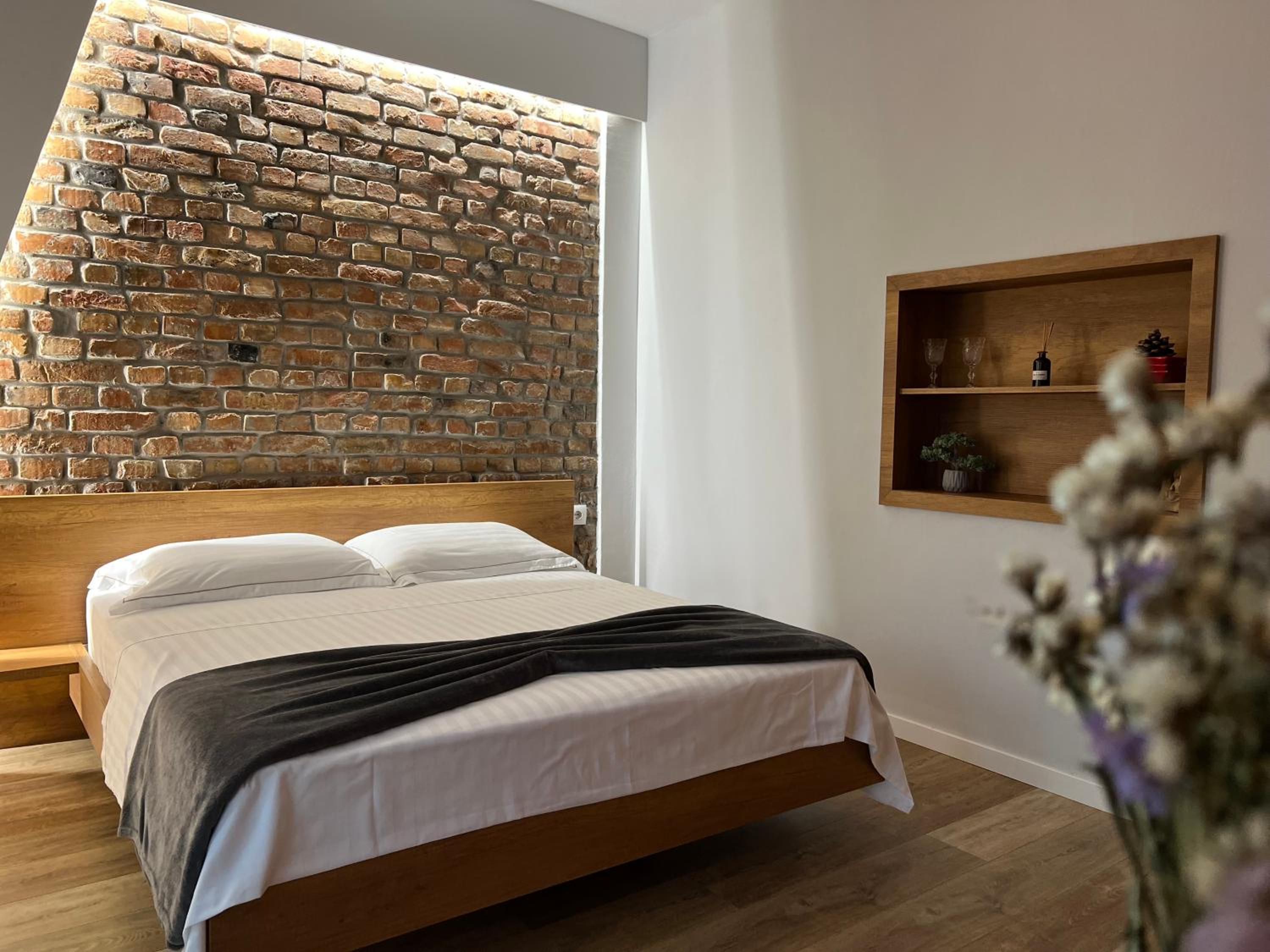 KONI's Studio Apartments