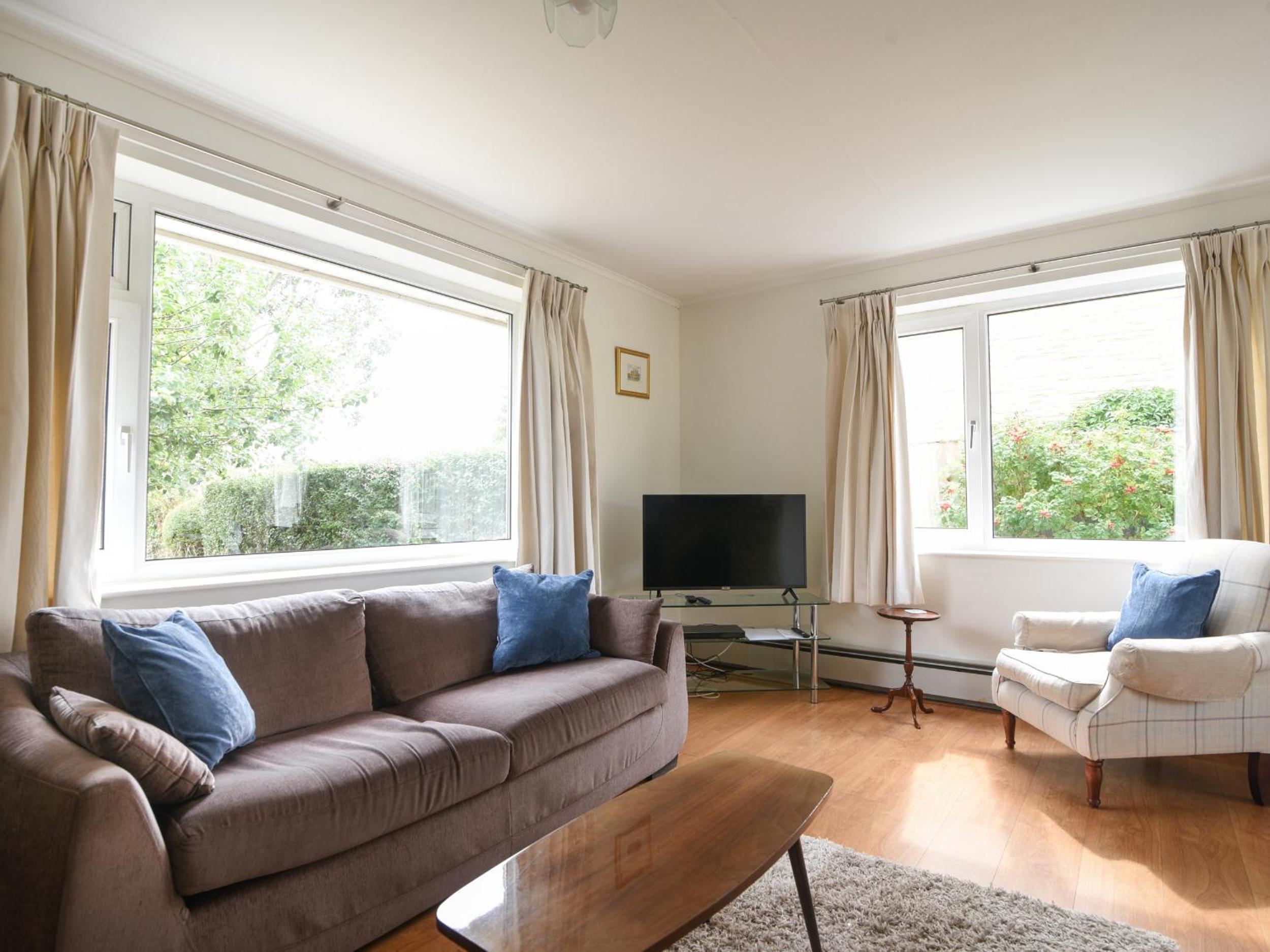 Hollycombe Cottage view 4