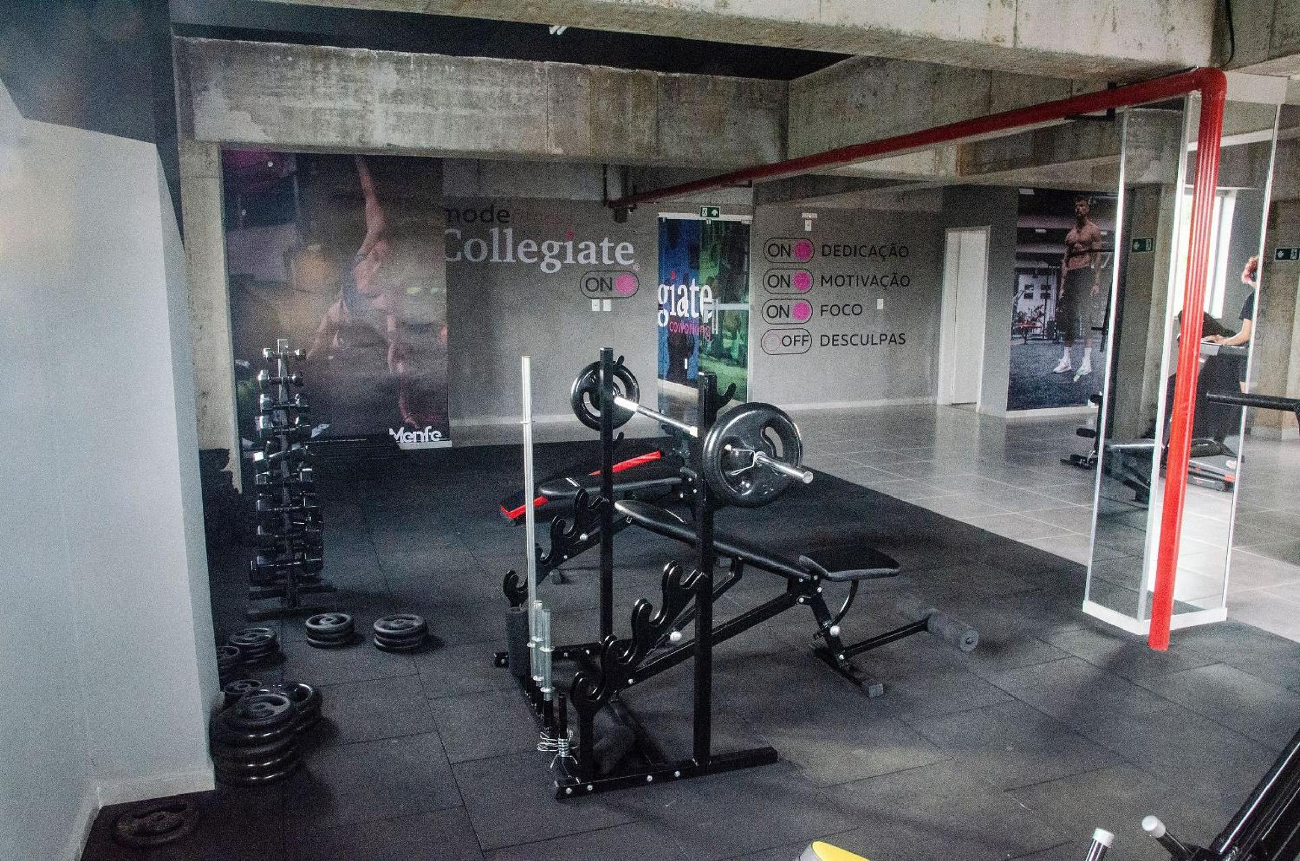 AP c ESTACIONAMENTO 900m do centro, prédio com piscina, sauna e academia