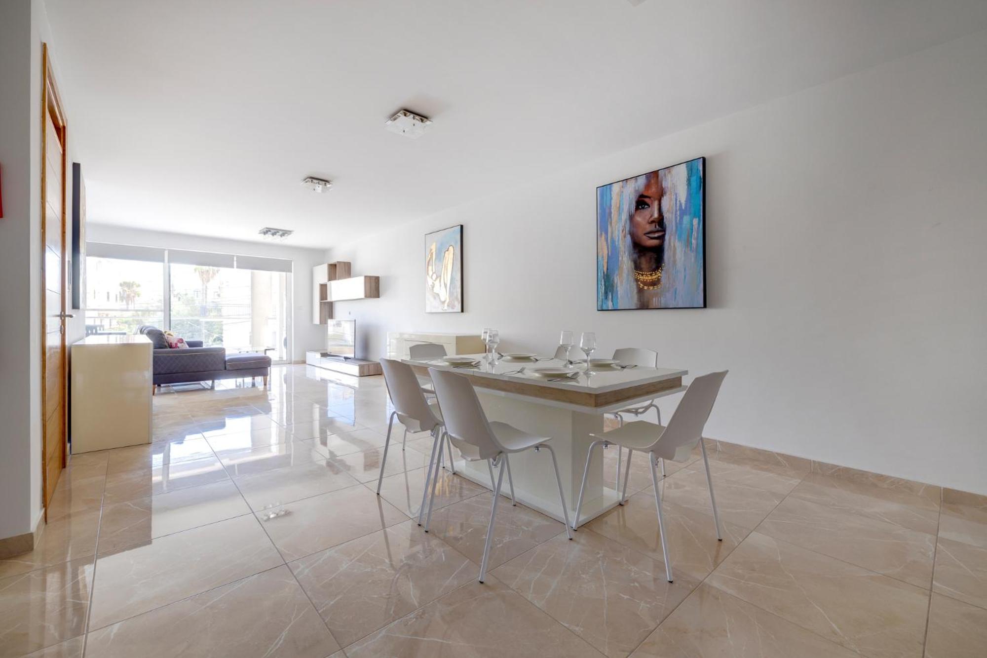 Marvellous 3BR Apartment in central St Julians photo 5