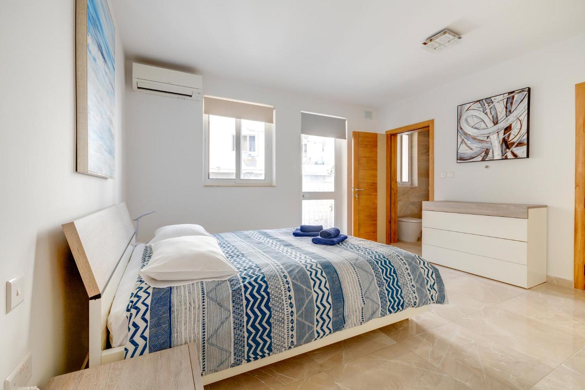 Marvellous 3BR Apartment in central St Julians photo 5