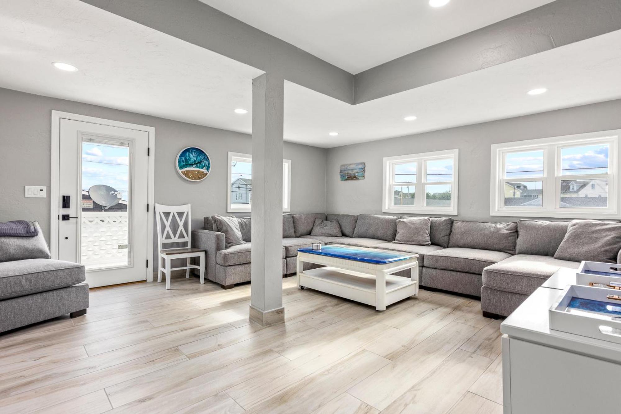 Oceanside Luxury Home Hampton Beach - Property Image 3