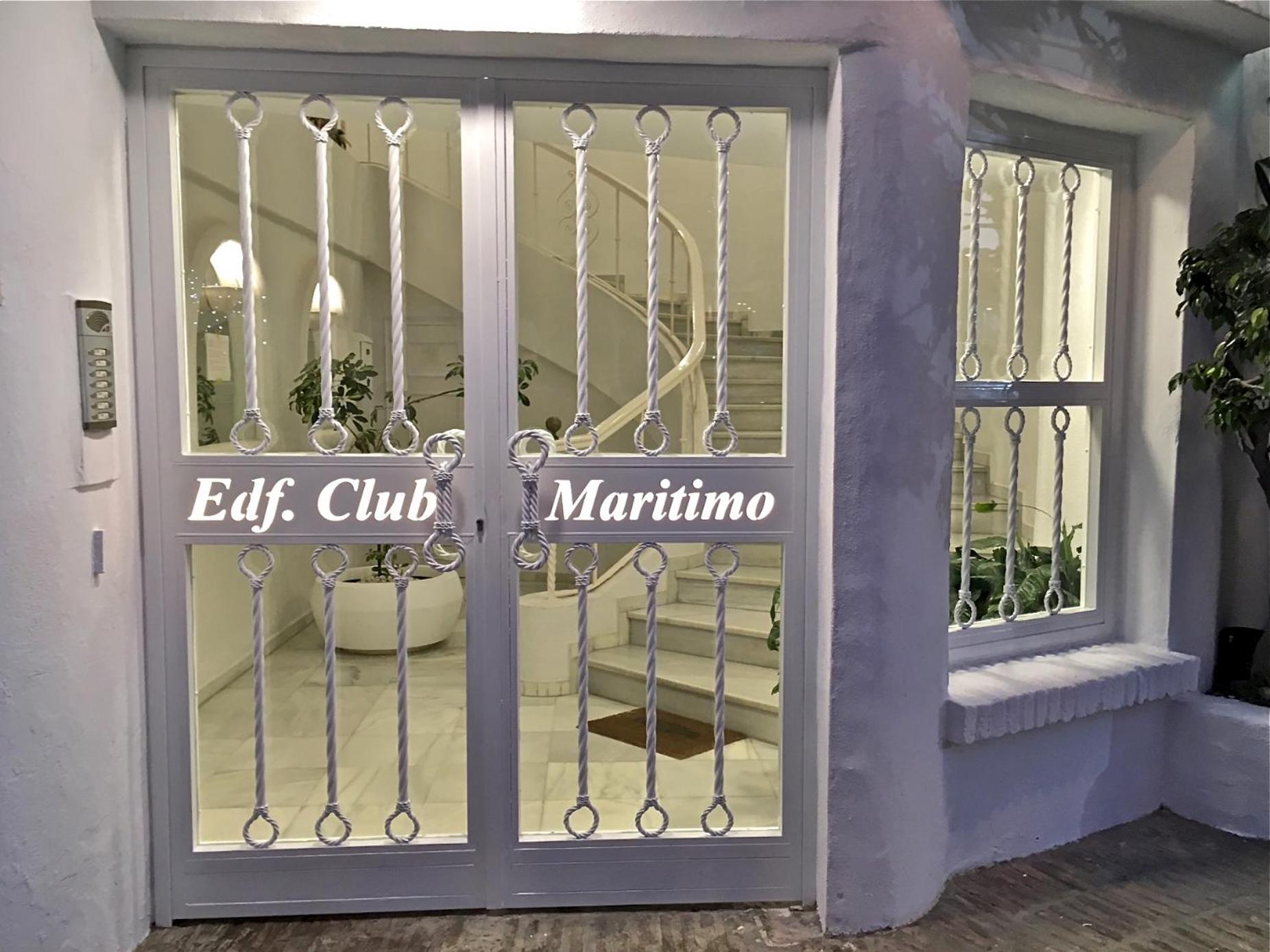 Deluxe Apartment on the Beach