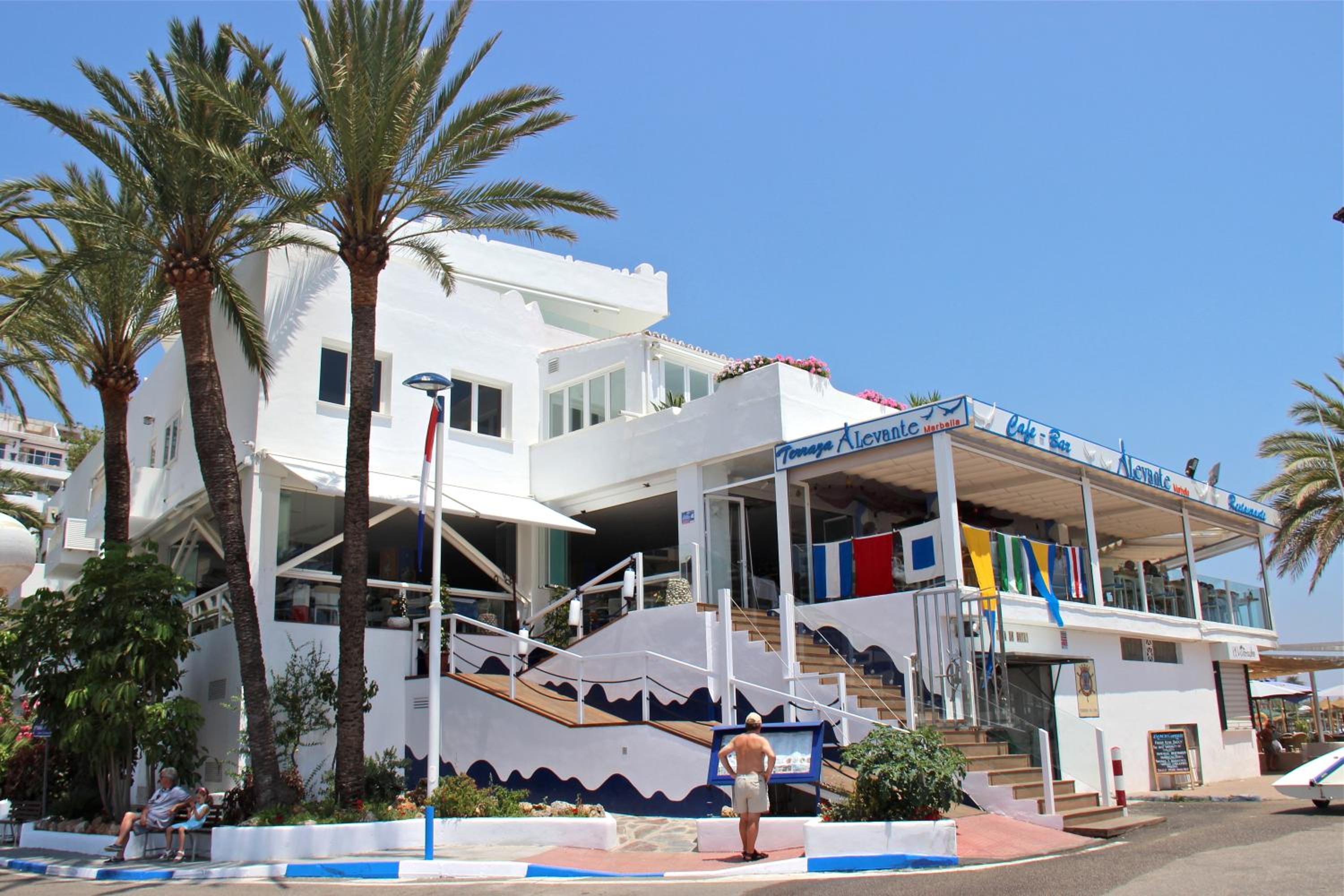 Deluxe Apartment on the Beach