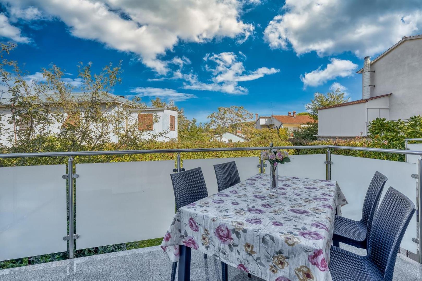 Apartments Azra