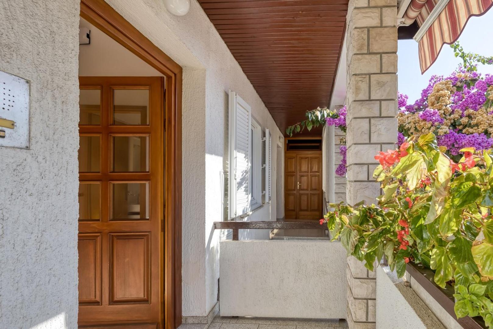 Apartments Azra
