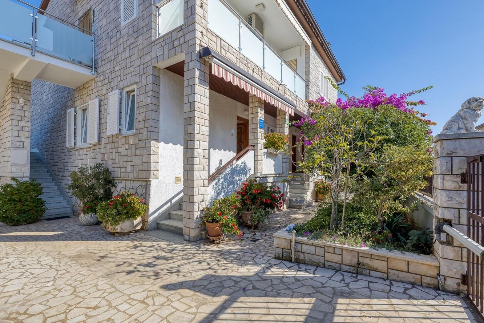 Apartments Azra