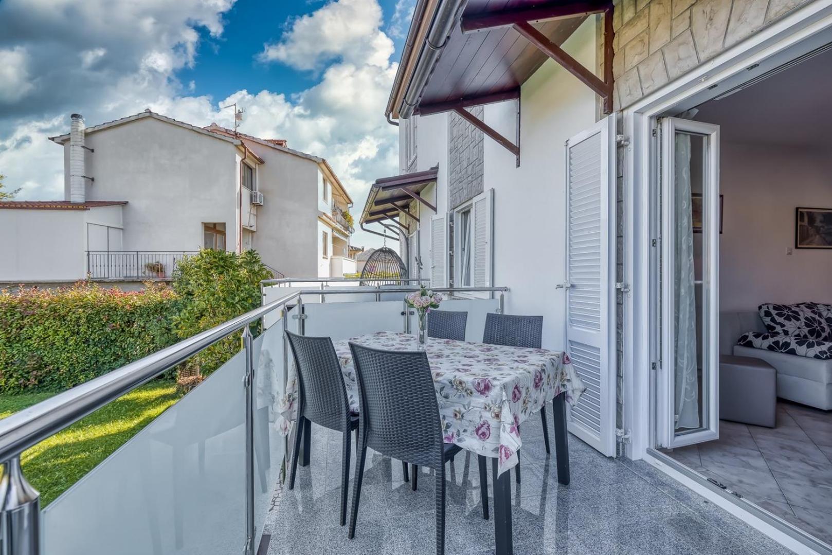 Apartments Azra