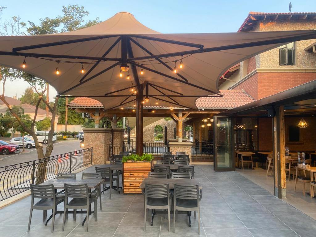Johannesburg Vacations - Garden Court Morningside Sandton - Property Image 21