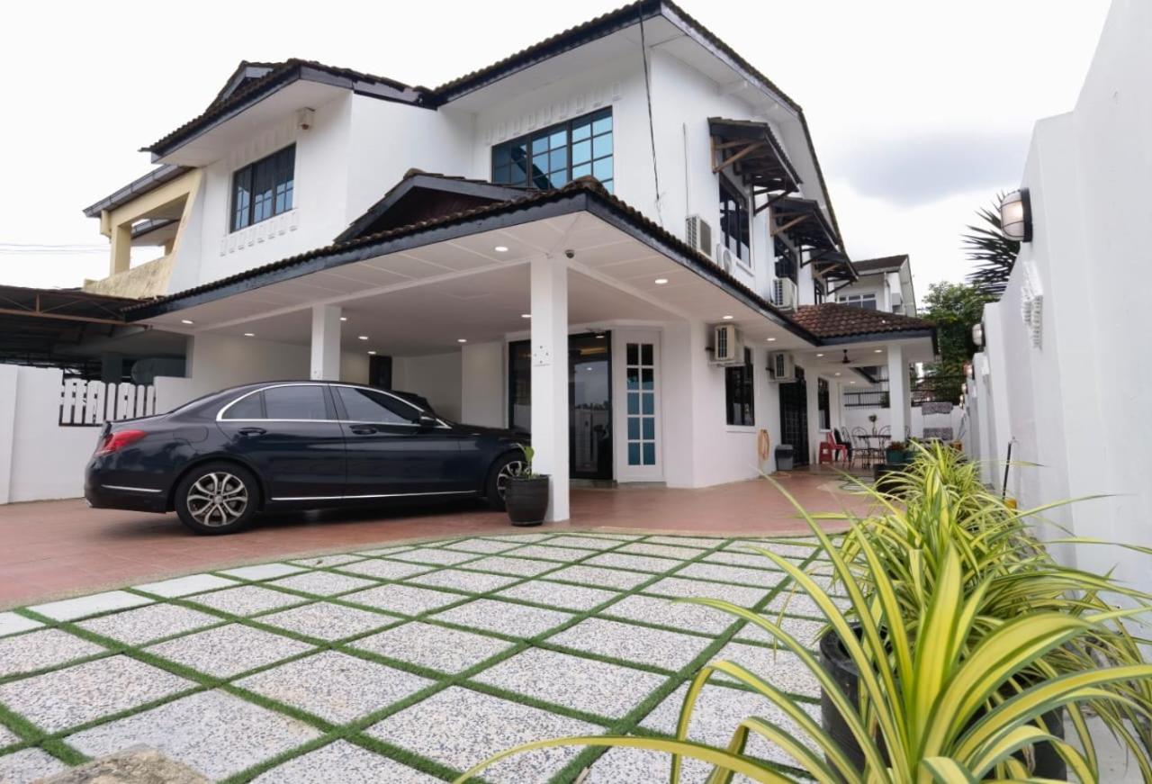 Jb City 5 Bedroom semi-d Near ksl,mid valley ,berjaya waterfront