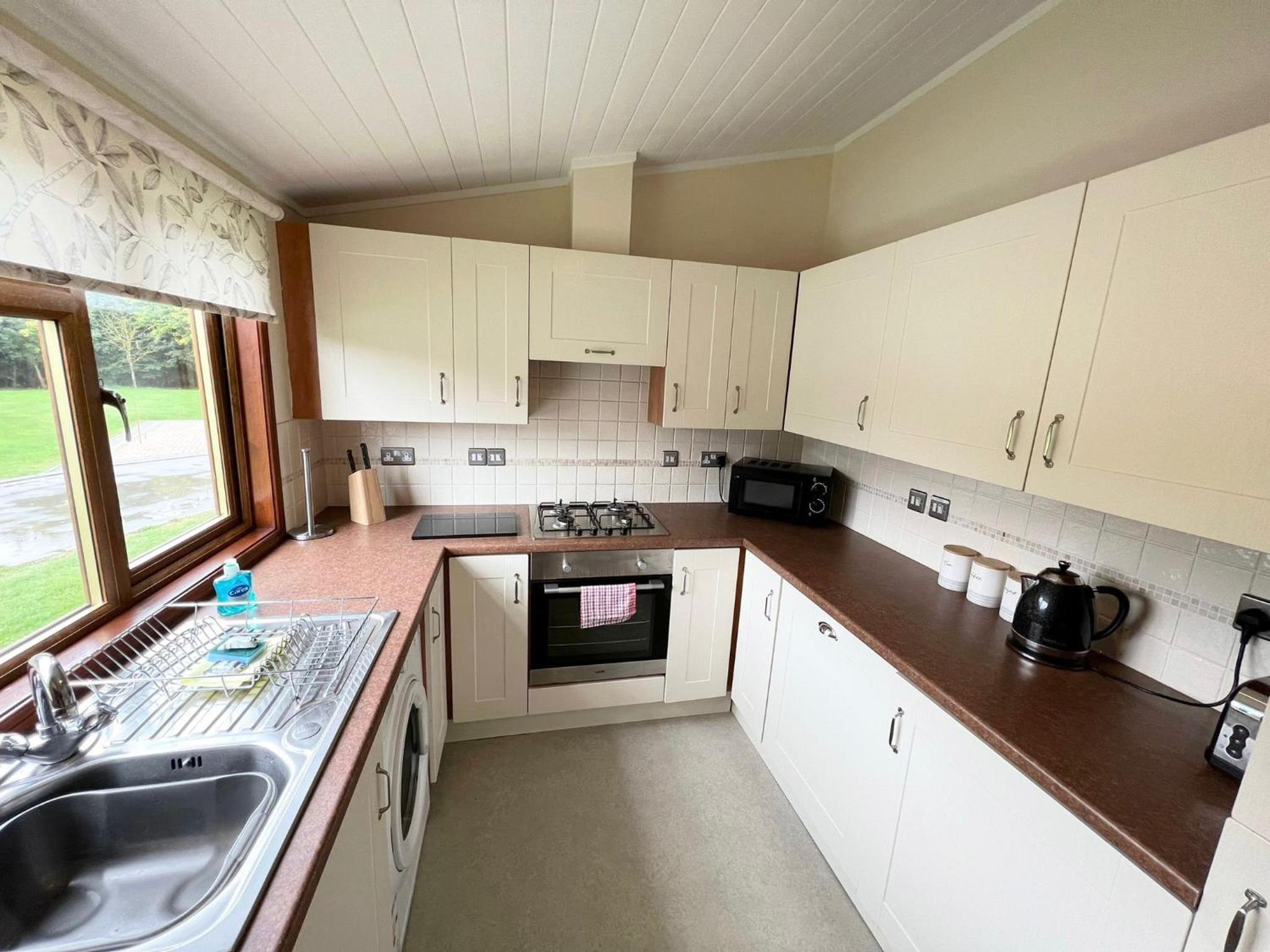 Malton Vacations - Chestnut Lodge With Hot Tub - Property Image 2
