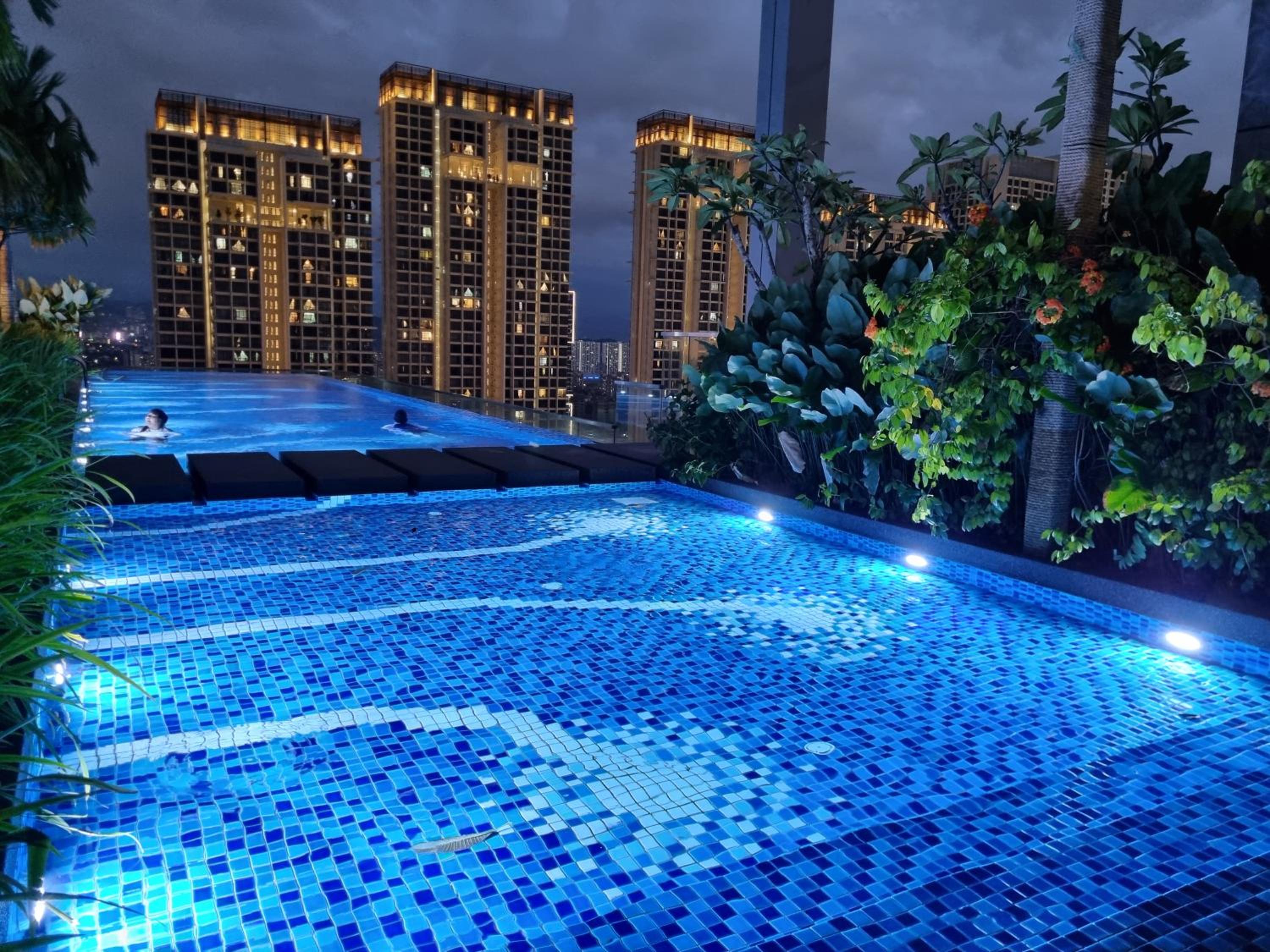 Pavilion 2 Revo l Rooftop Swimming Pool LS15