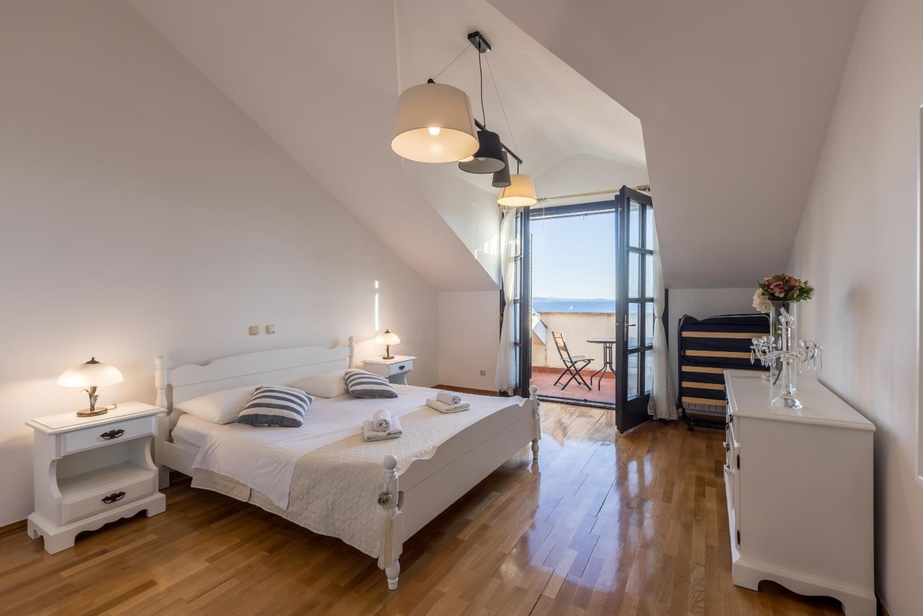 Photo 32