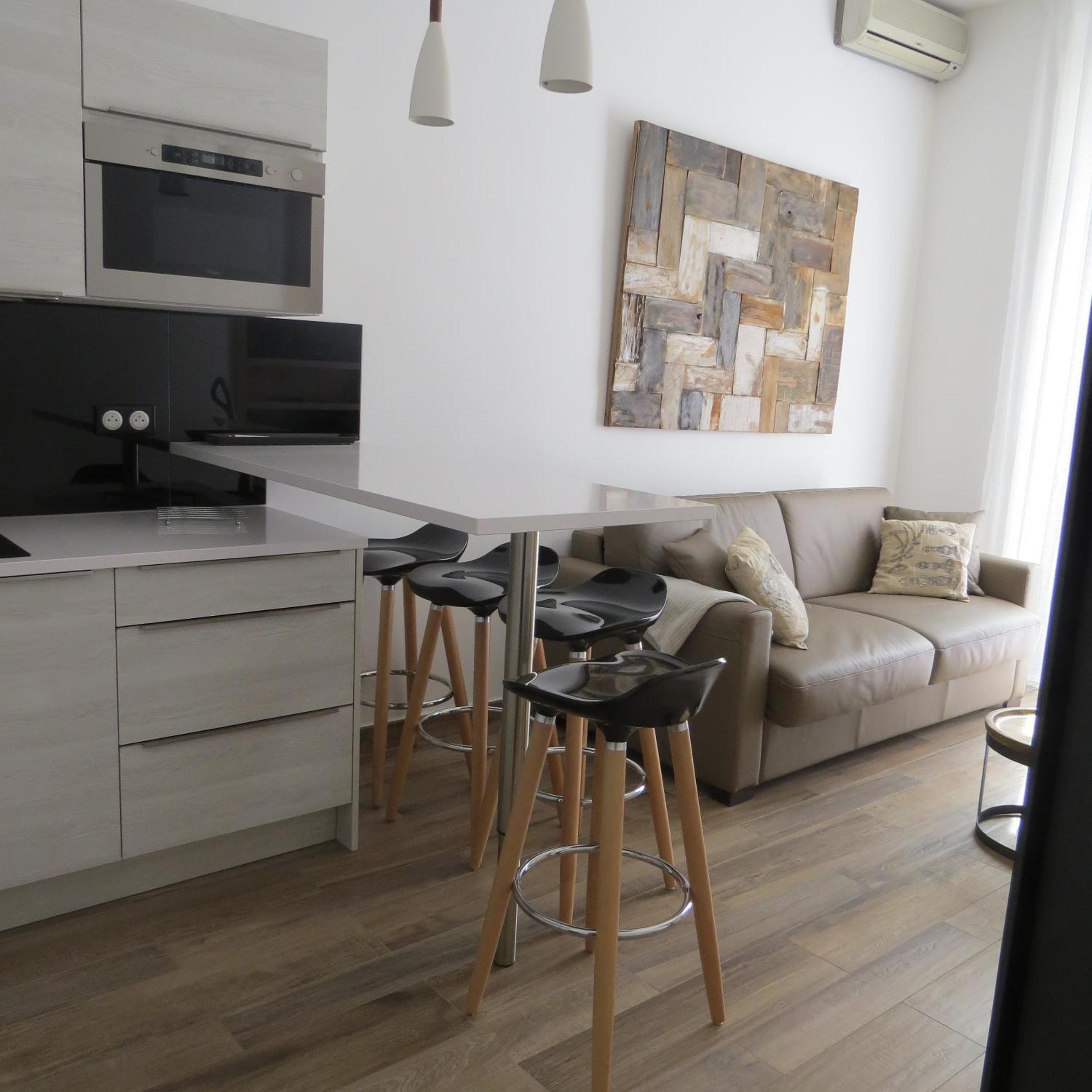 Appartement 2 Pièces Cannes Rue Hoche view 3