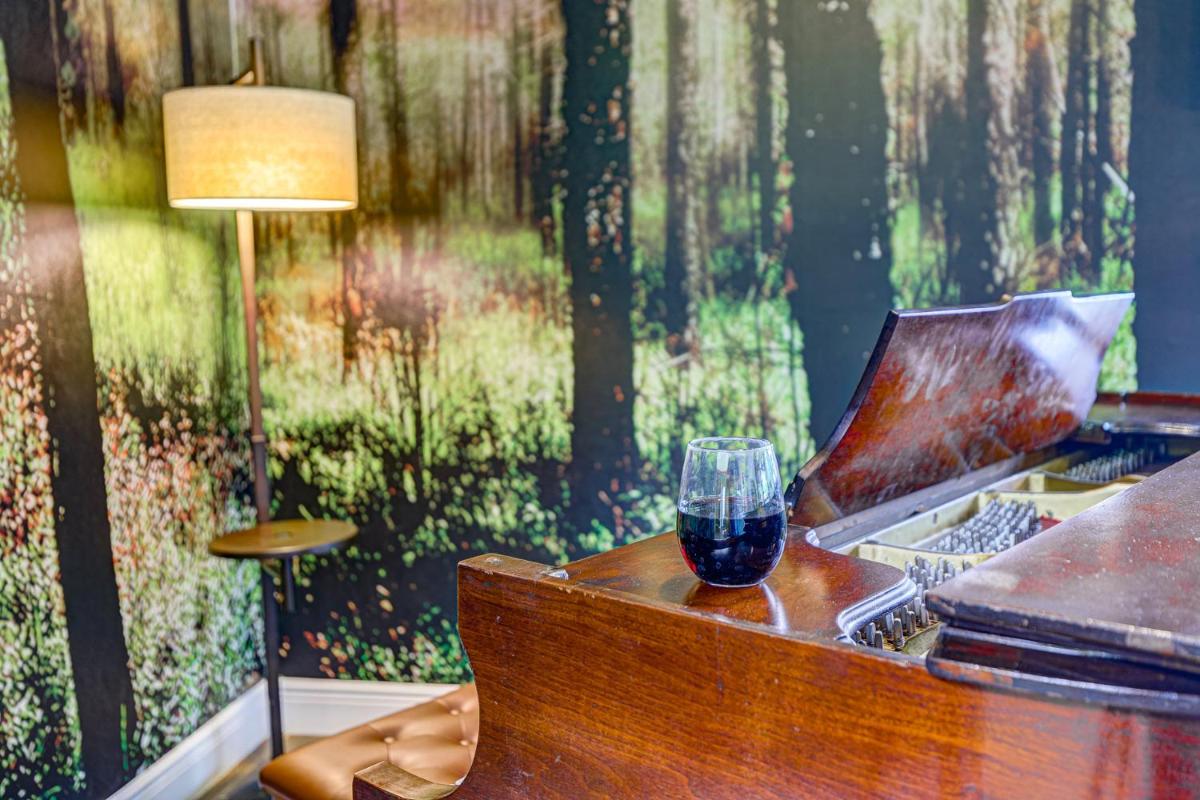 Seven Hills Suites I-10