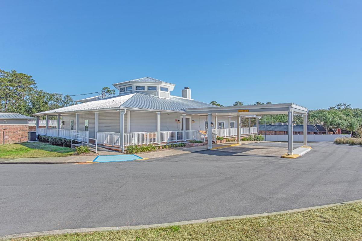 Seven Hills Suites I-10
