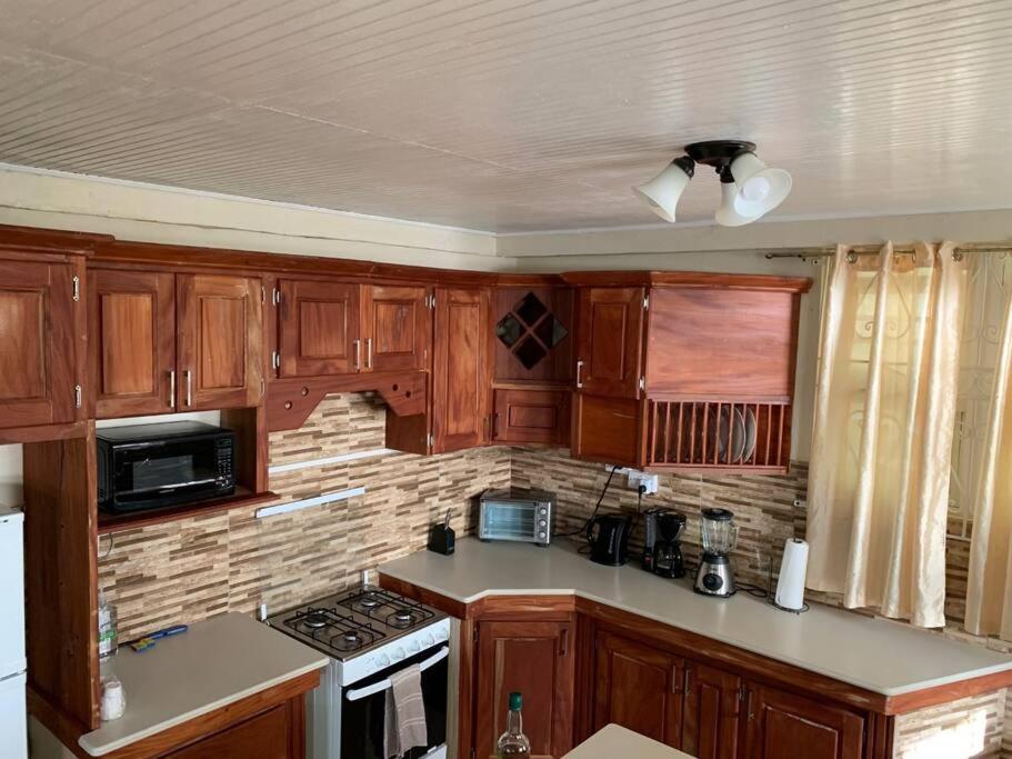 Air Conditioned House With Ocean And Garden View