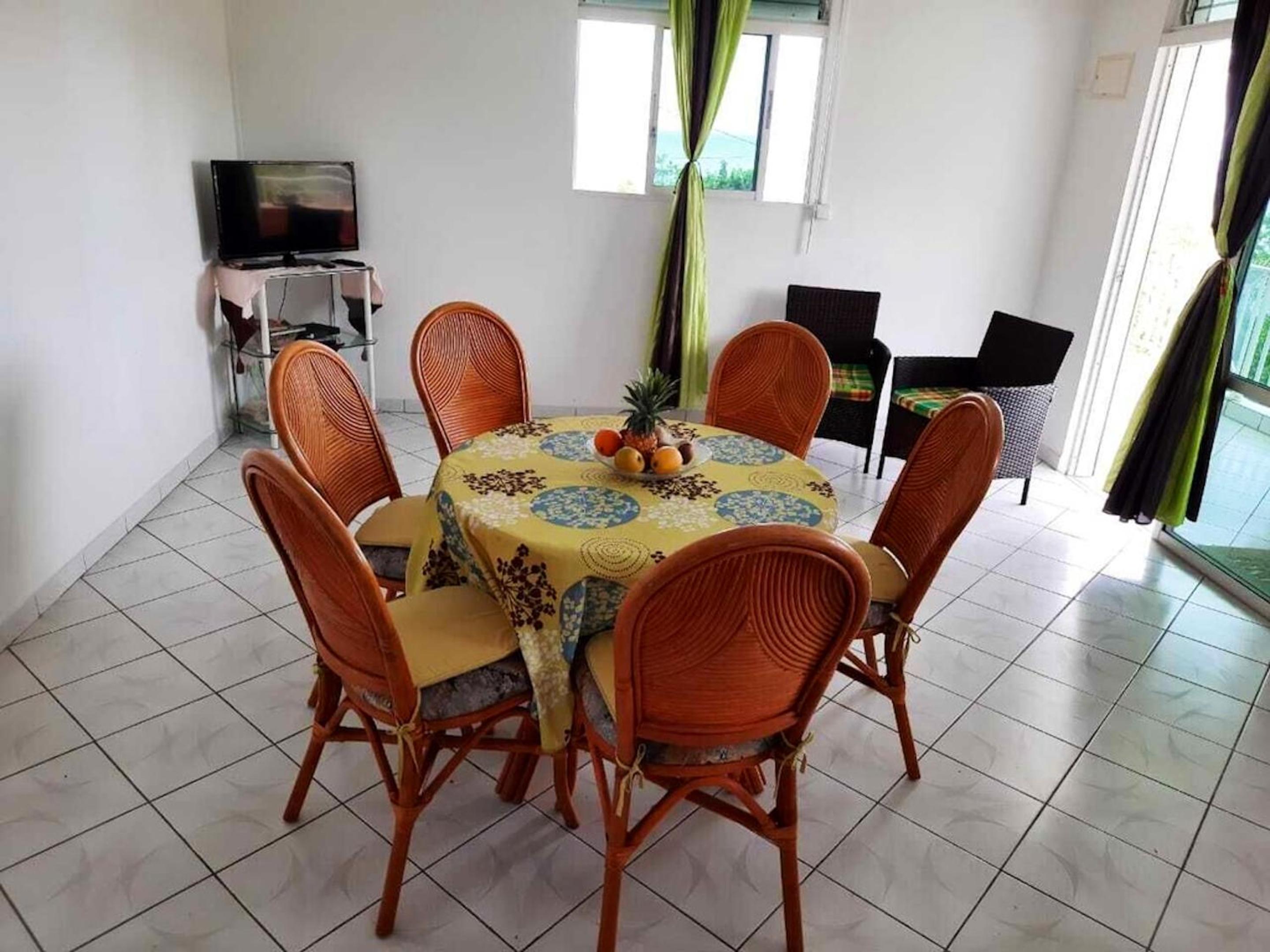 Maison accueillante avec vue sur la mer à Deshaies + Terrasse view 4