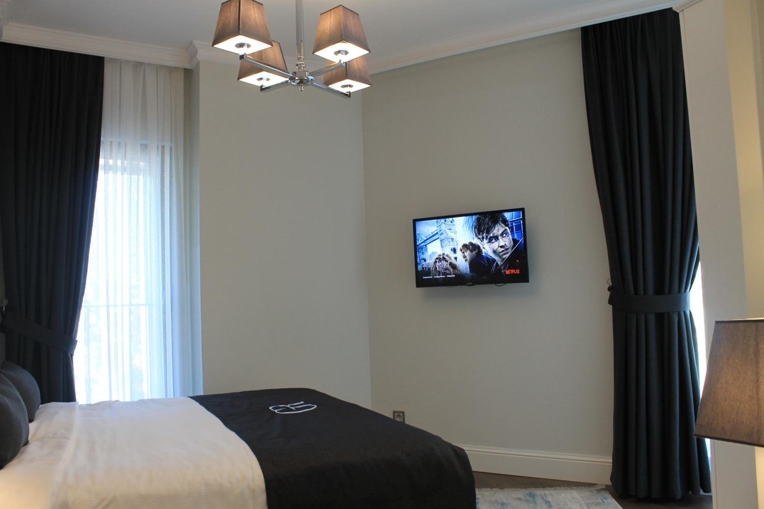 Garlon Residence - Image 30