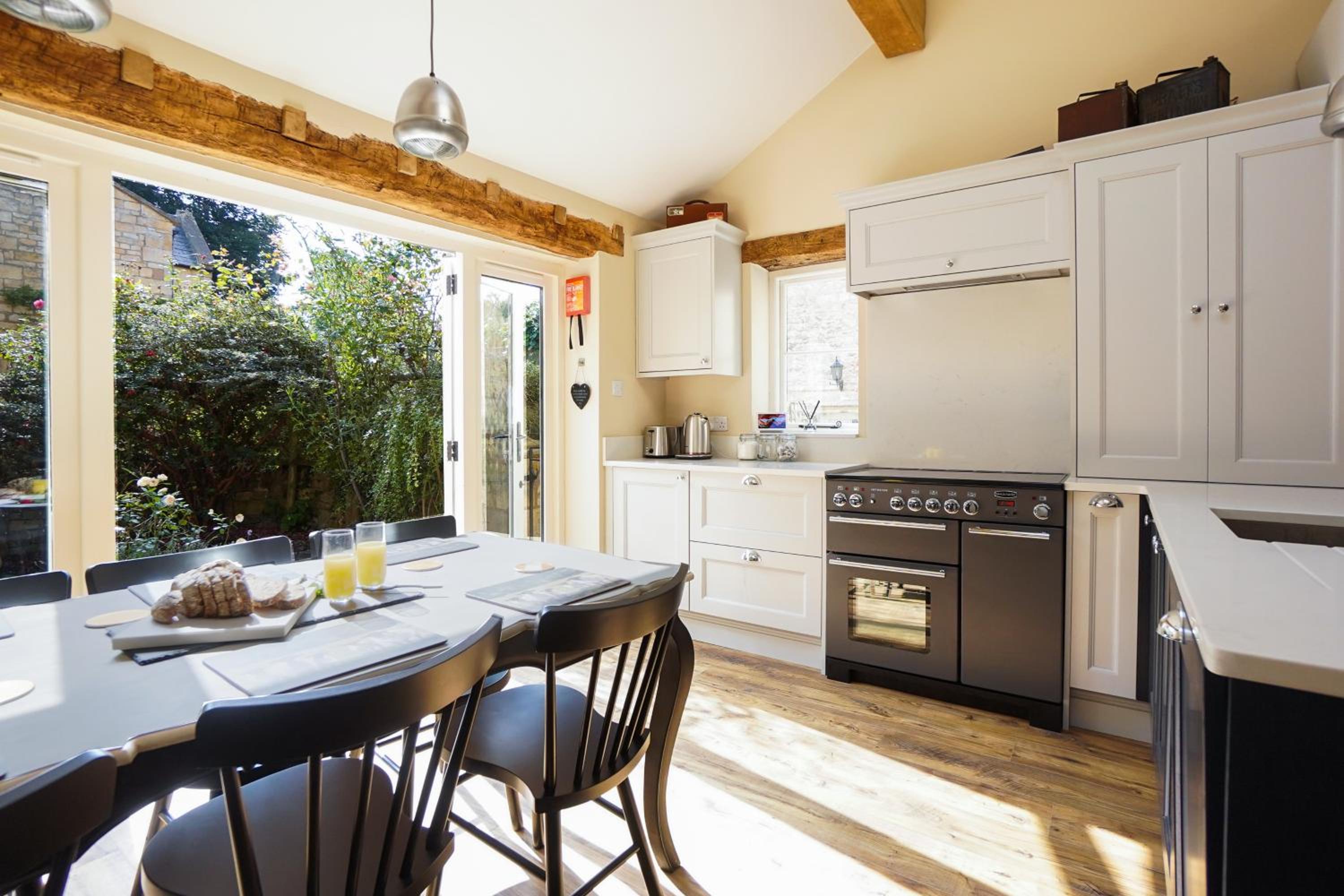 Grooms Lodge, Chipping Campden - Taswell Retreats view 4