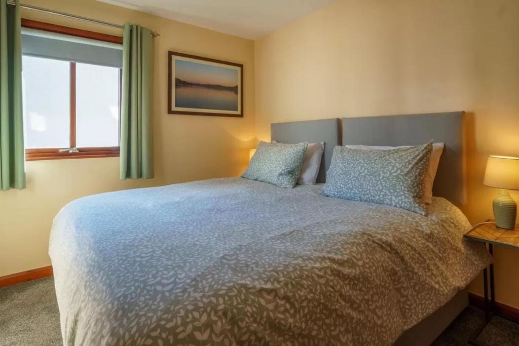 Ground Floor Apartment Twin King bed option Free off street parking view 5